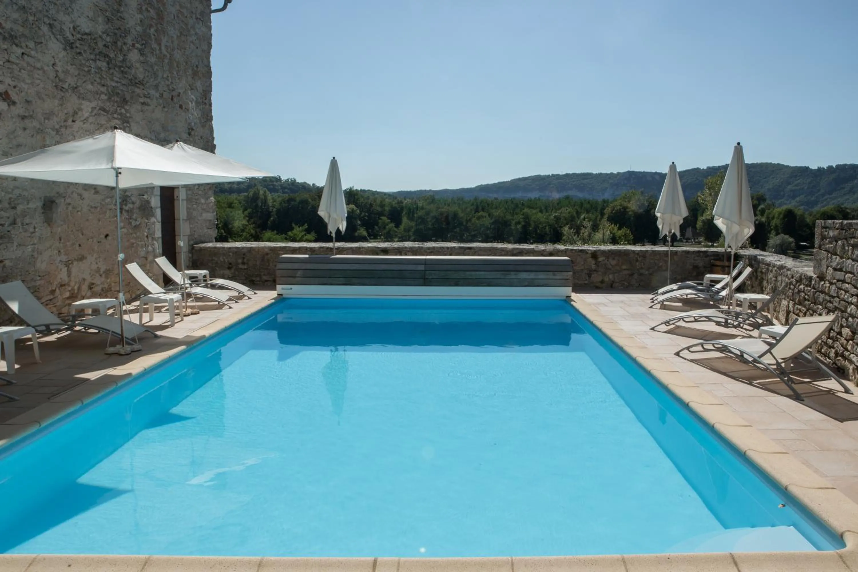 Pool view in Château Hôtel La Terrasse - Teritoria