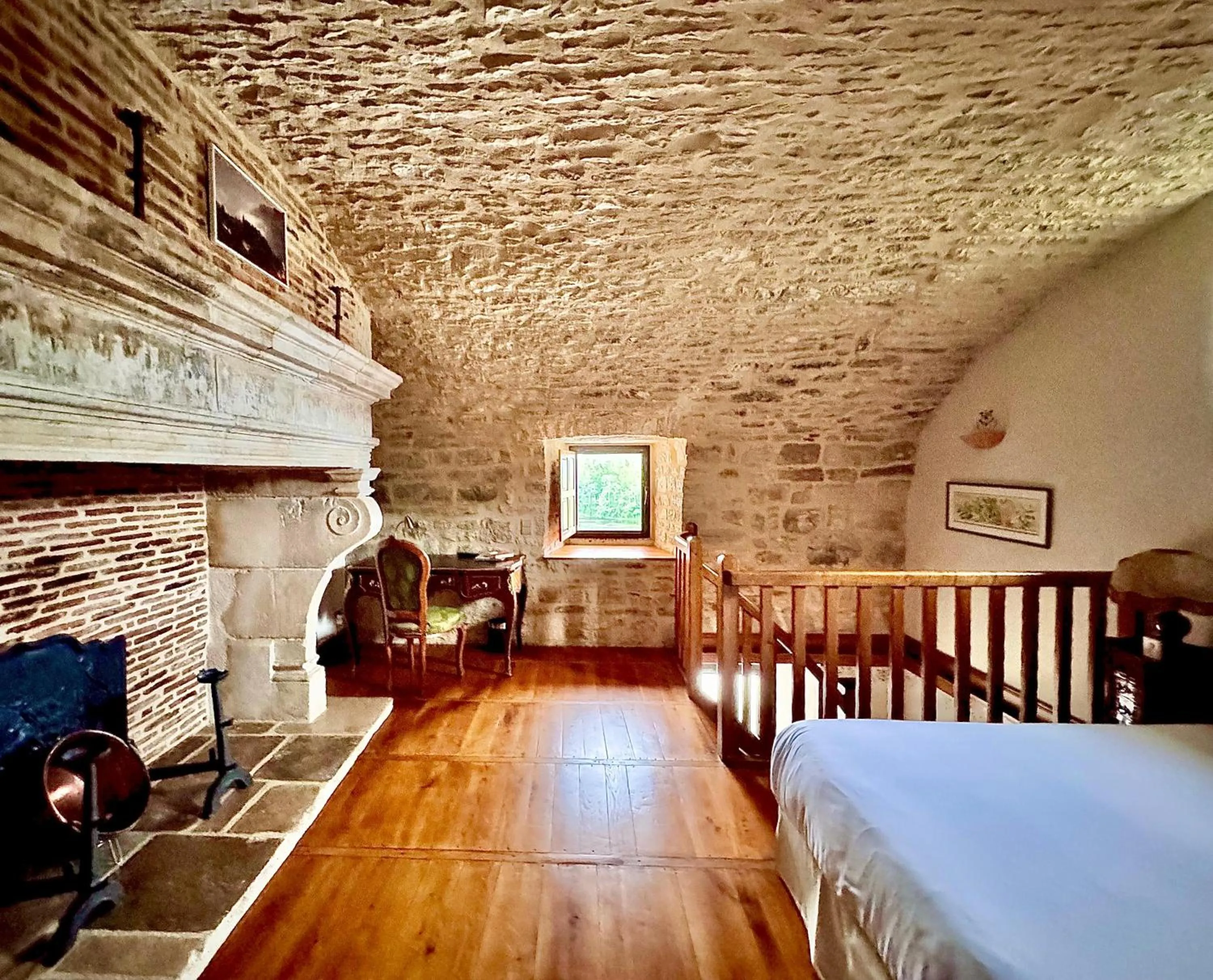 Seating area, Bed in Château Hôtel La Terrasse - Teritoria