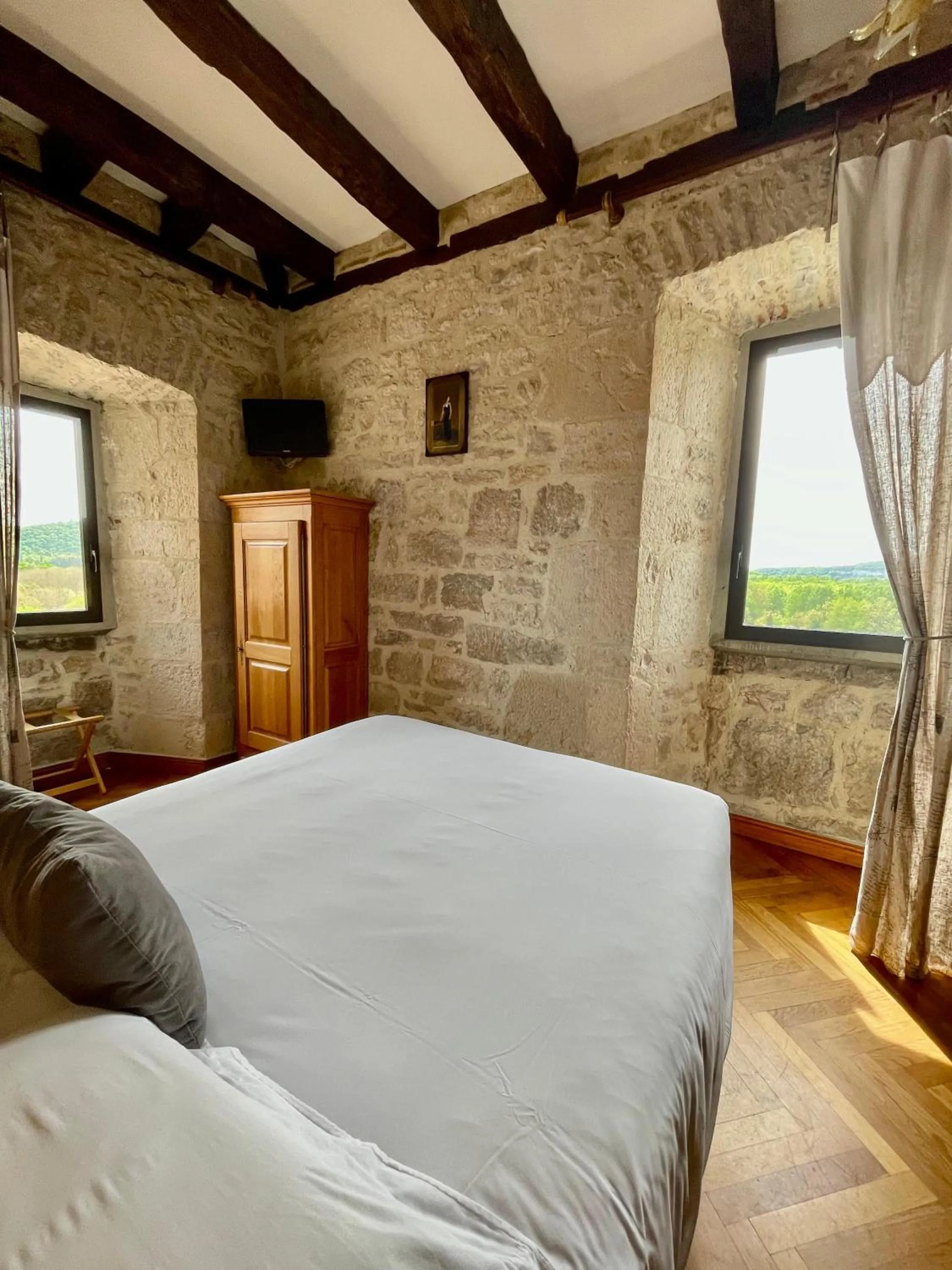 Bedroom, Bed in Château Hôtel La Terrasse - Teritoria