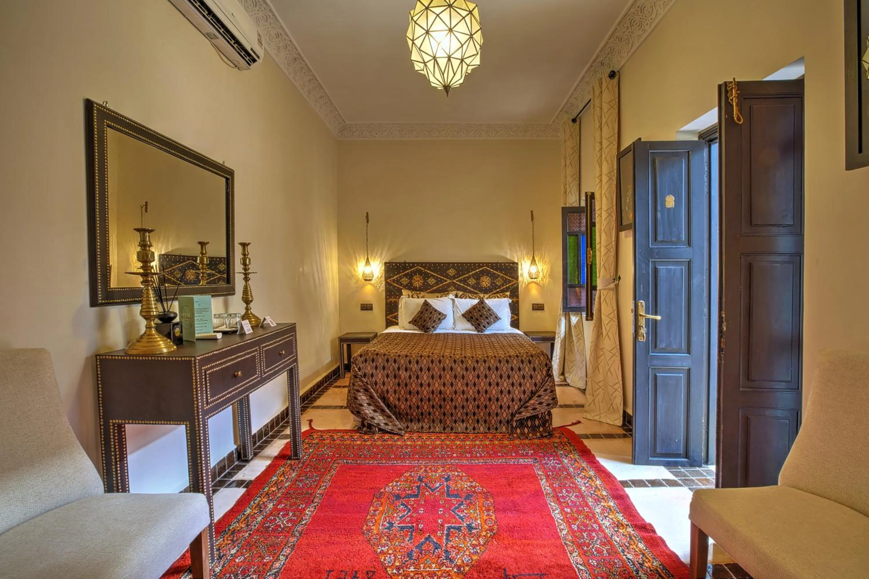 Photo of the whole room, Bed in Riad Bijoux Marrakech