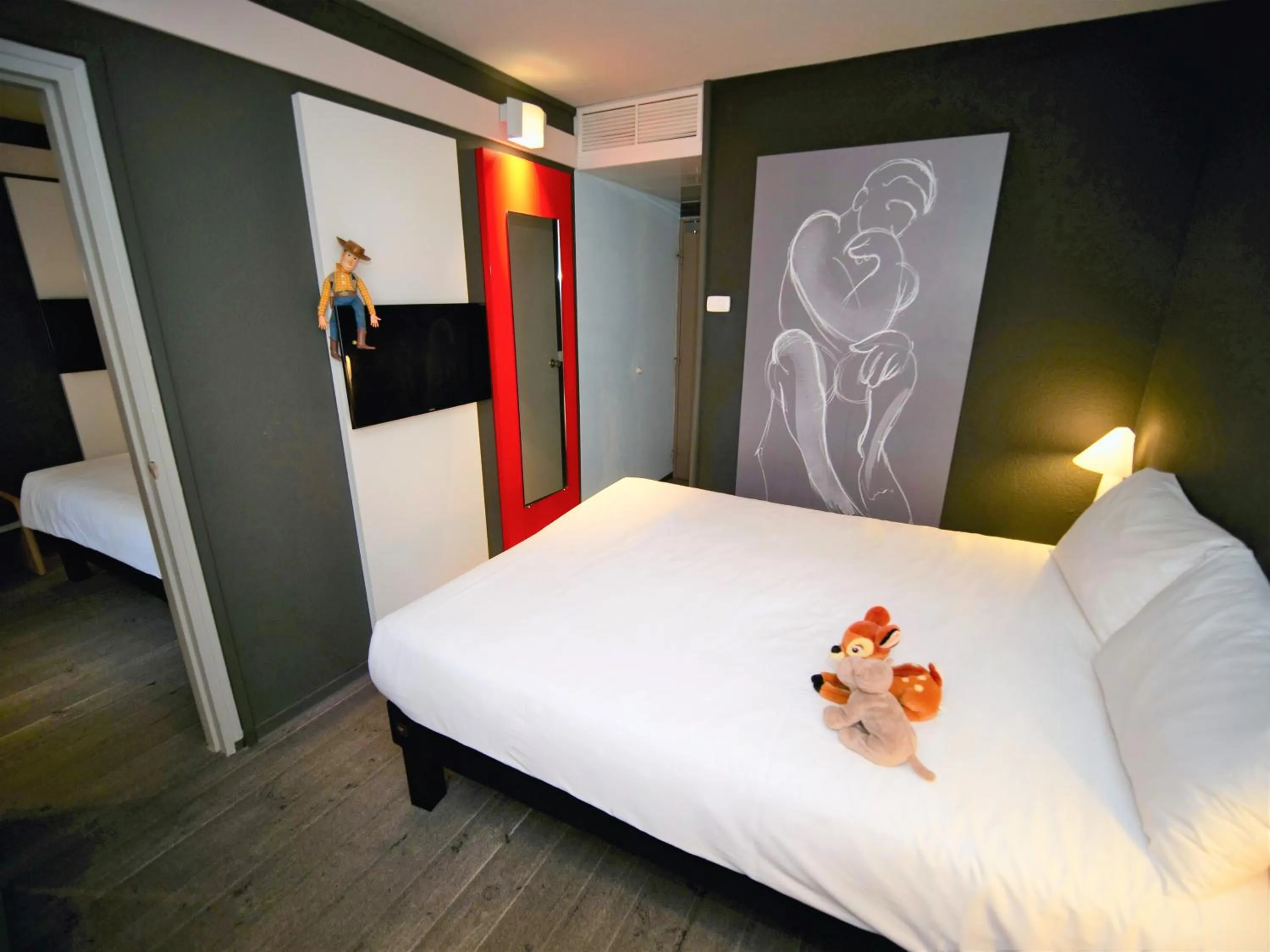 Bedroom, Bed in ibis Nemours