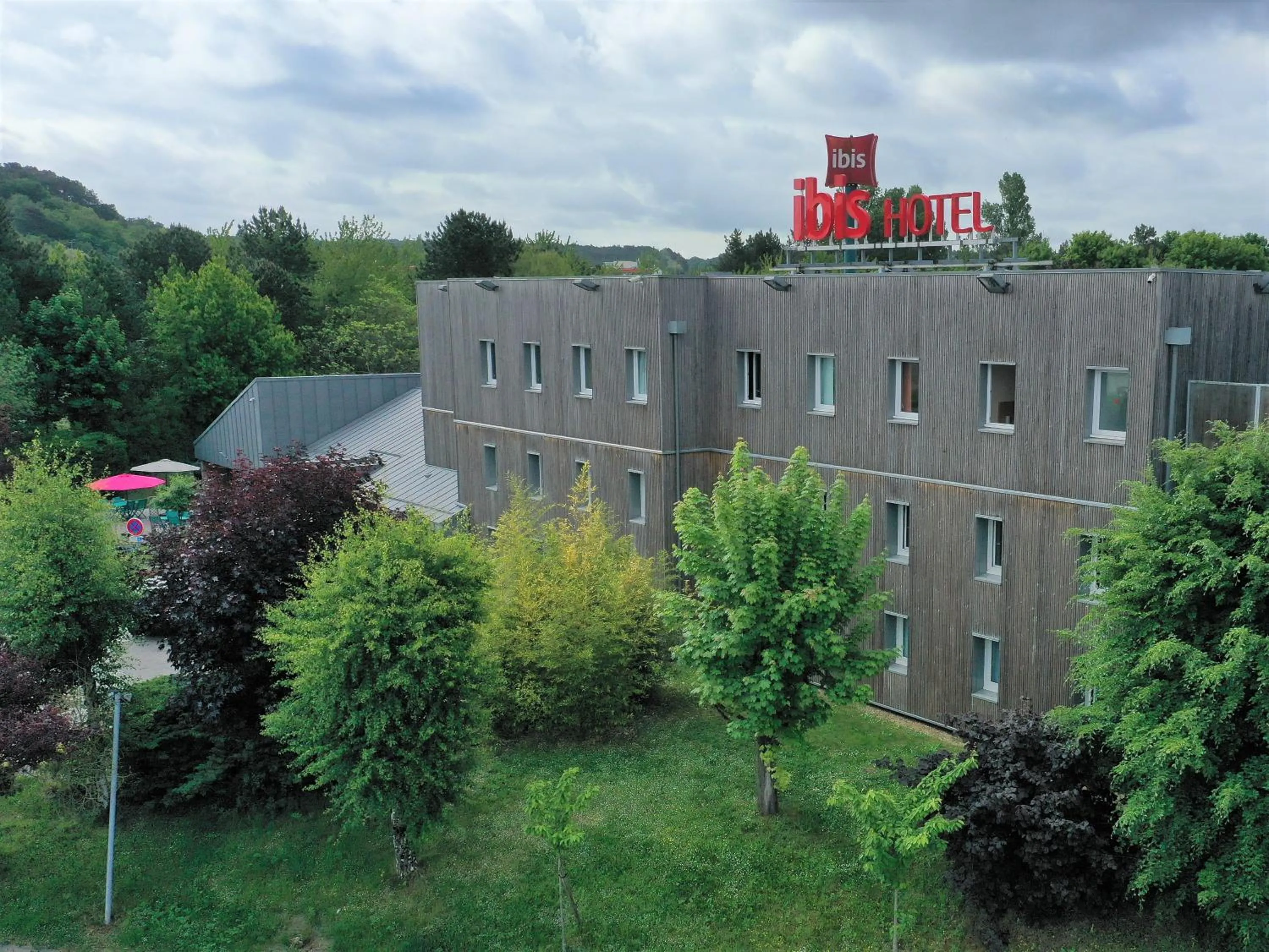 Property building in ibis Nemours