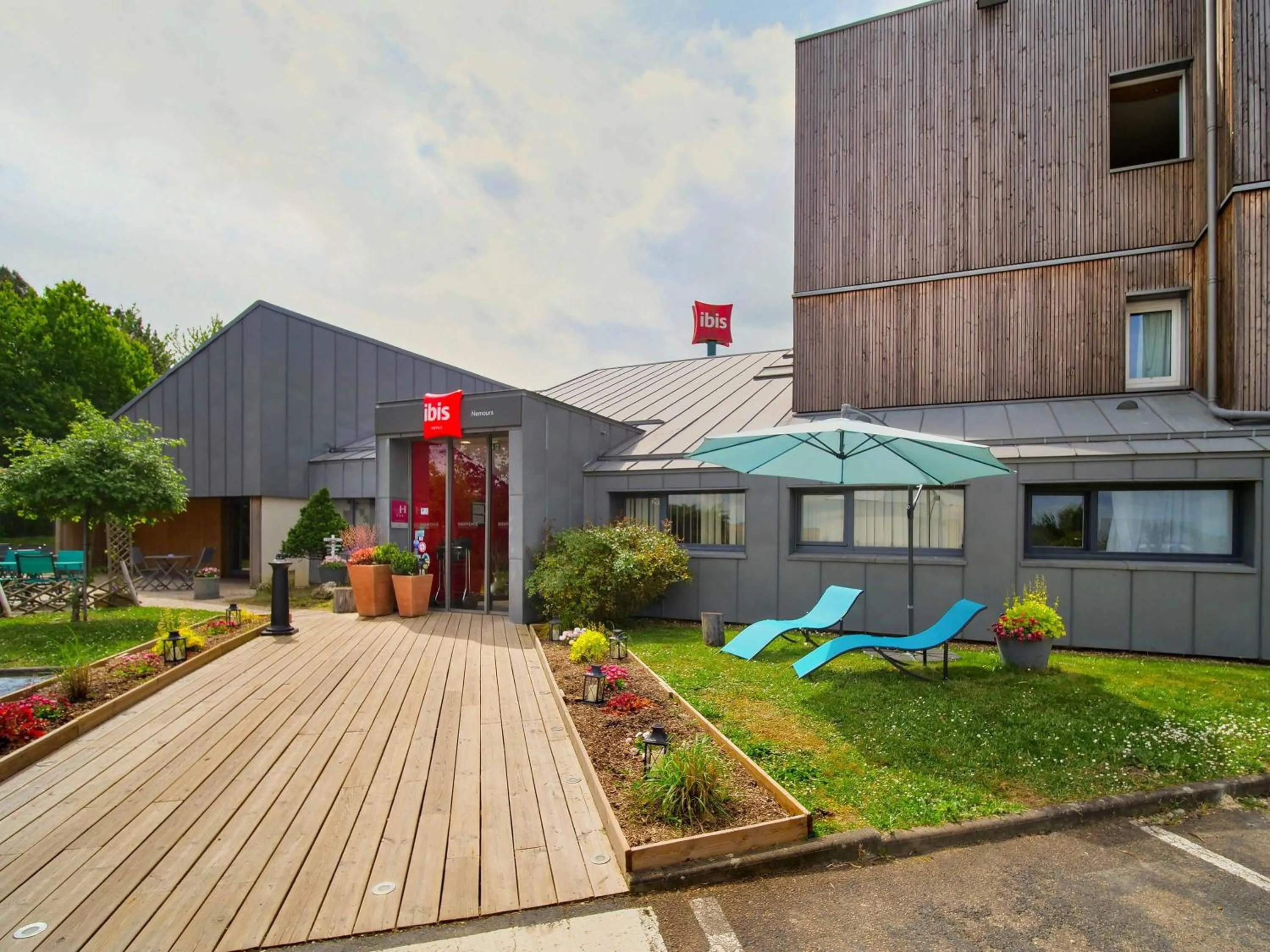 Property building in ibis Nemours