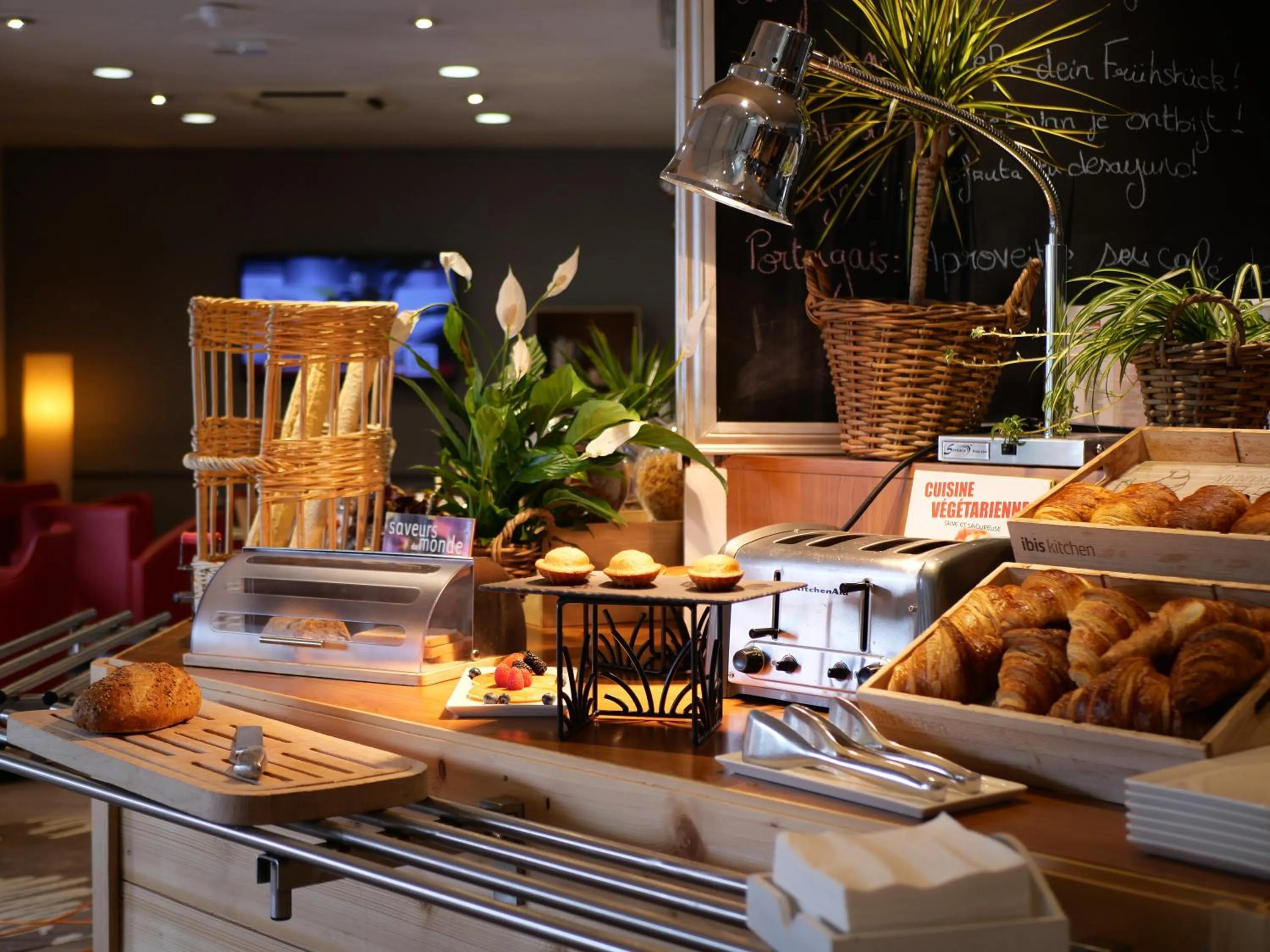 Buffet breakfast in ibis Nemours