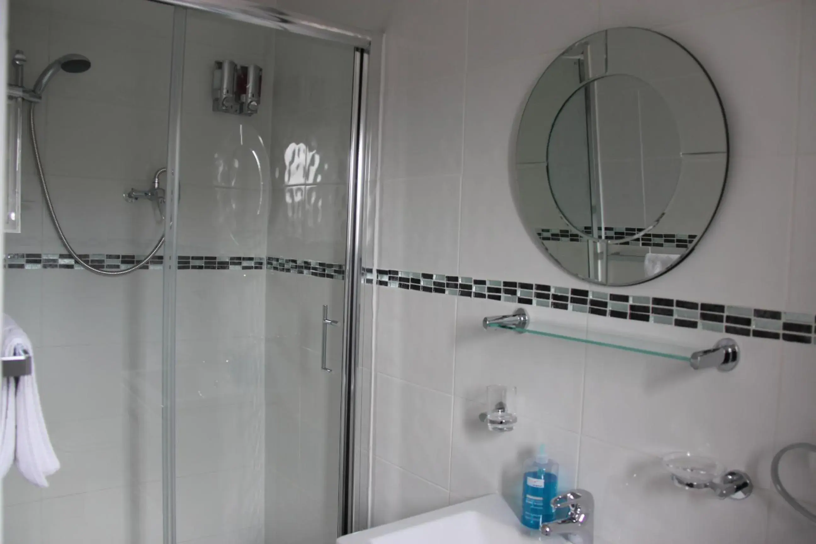 Twin Room in The Elmfield Twin Room in The Elmfield