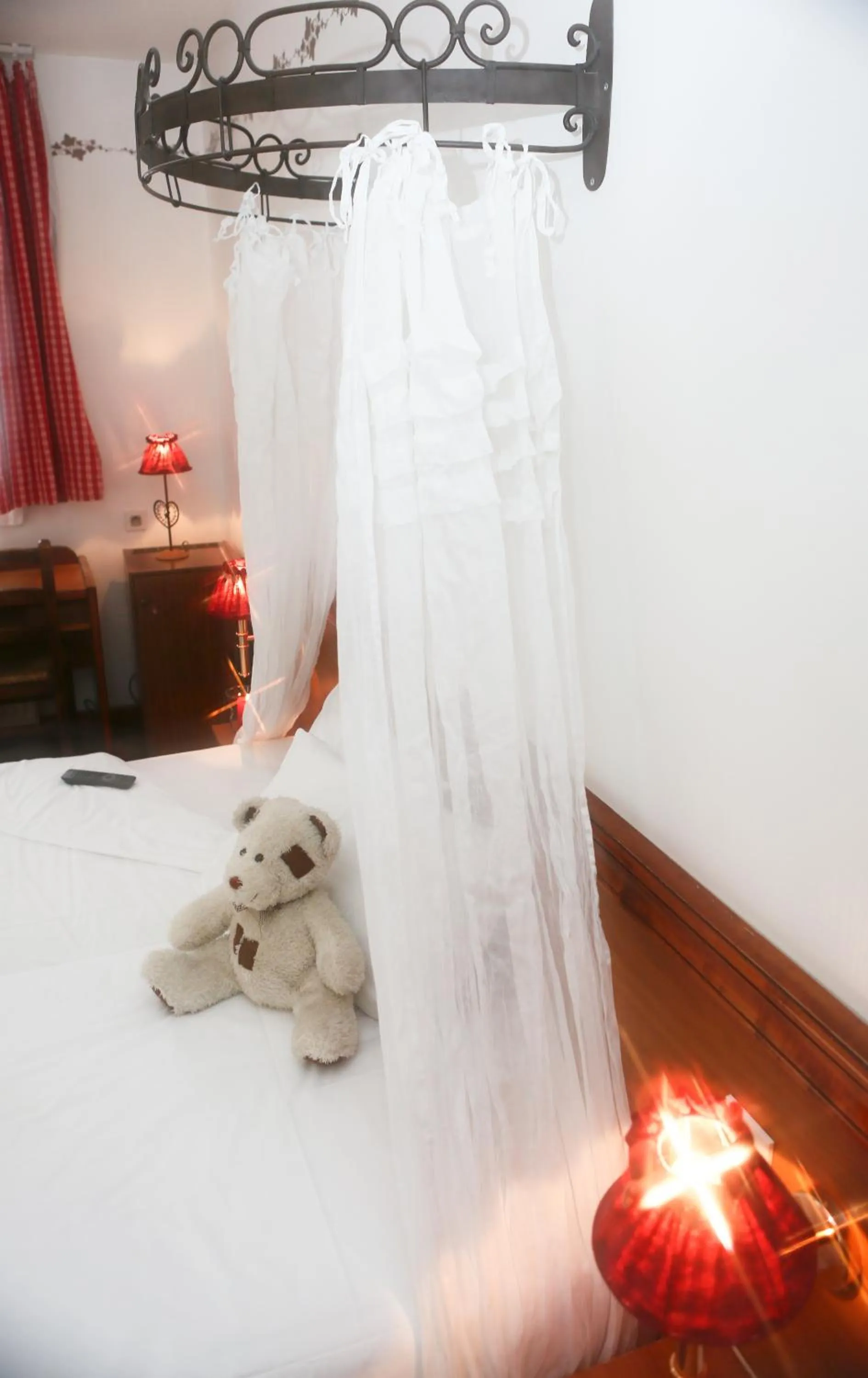 Bed in The Originals Boutique, Hôtel La Ferme du Pape, Eguisheim