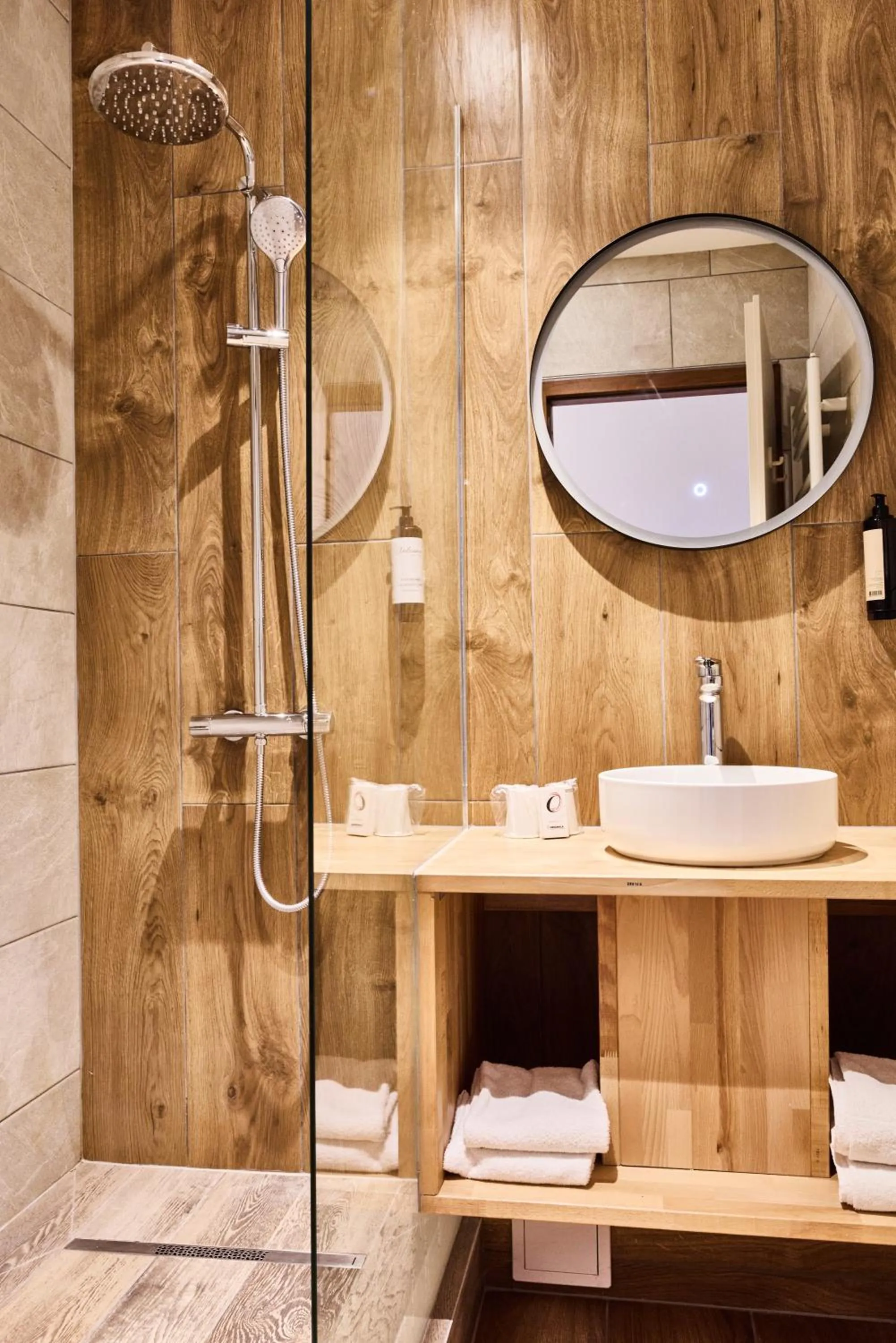 Shower in The Originals Boutique, Hôtel La Ferme du Pape, Eguisheim