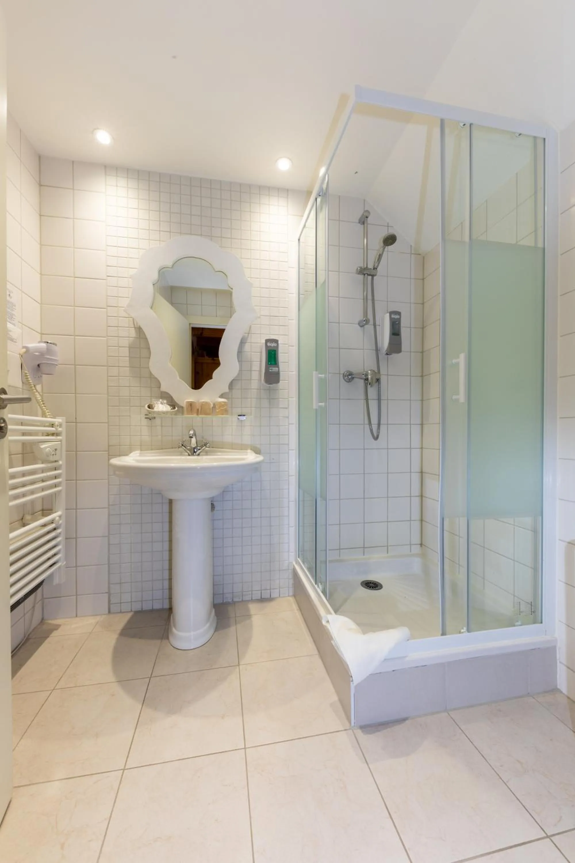 Shower in The Originals Boutique, Hôtel La Ferme du Pape, Eguisheim