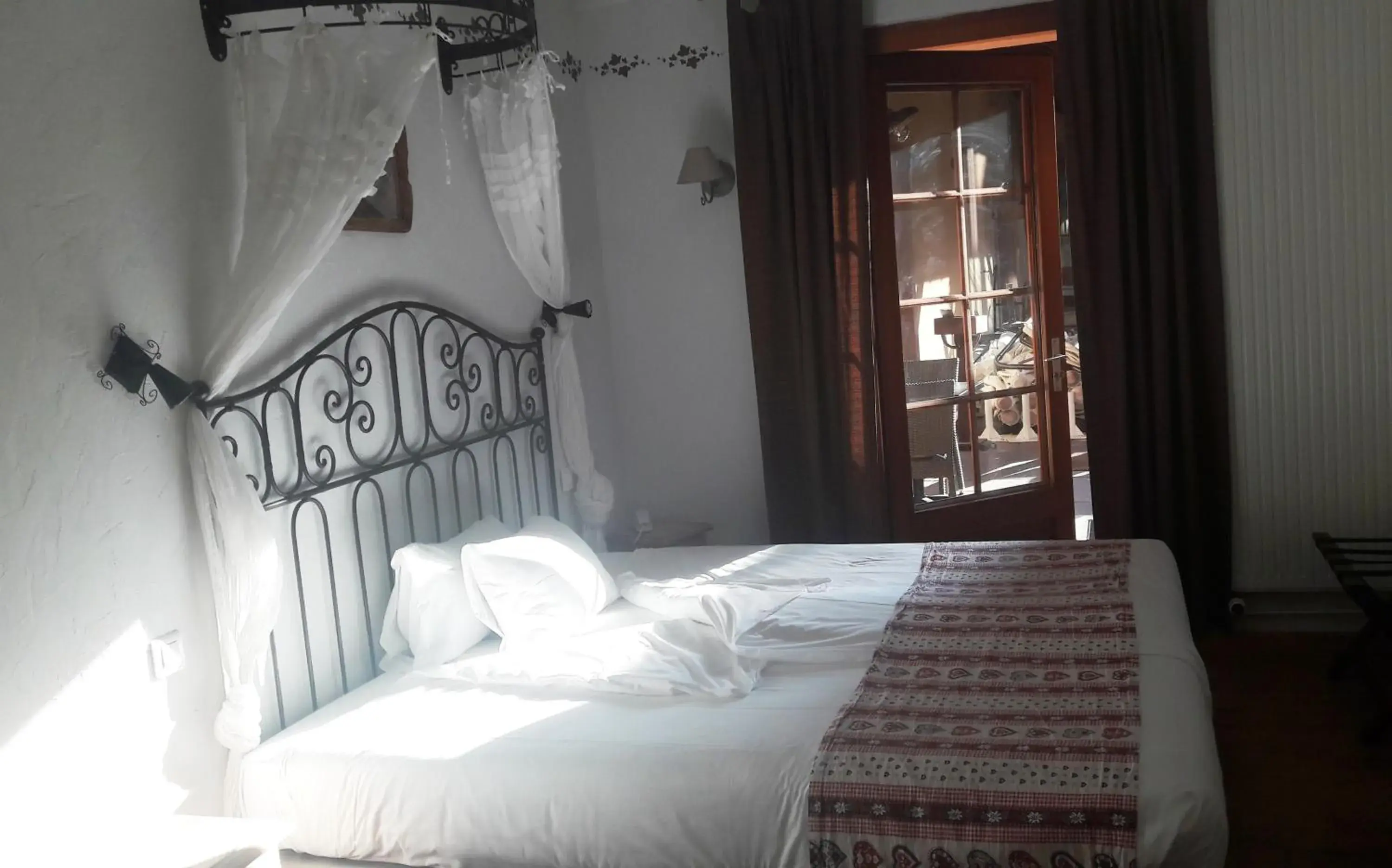 Bed in The Originals Boutique, Hôtel La Ferme du Pape, Eguisheim Bed in The Originals Boutique, Hôtel La Ferme du Pape, Eguisheim