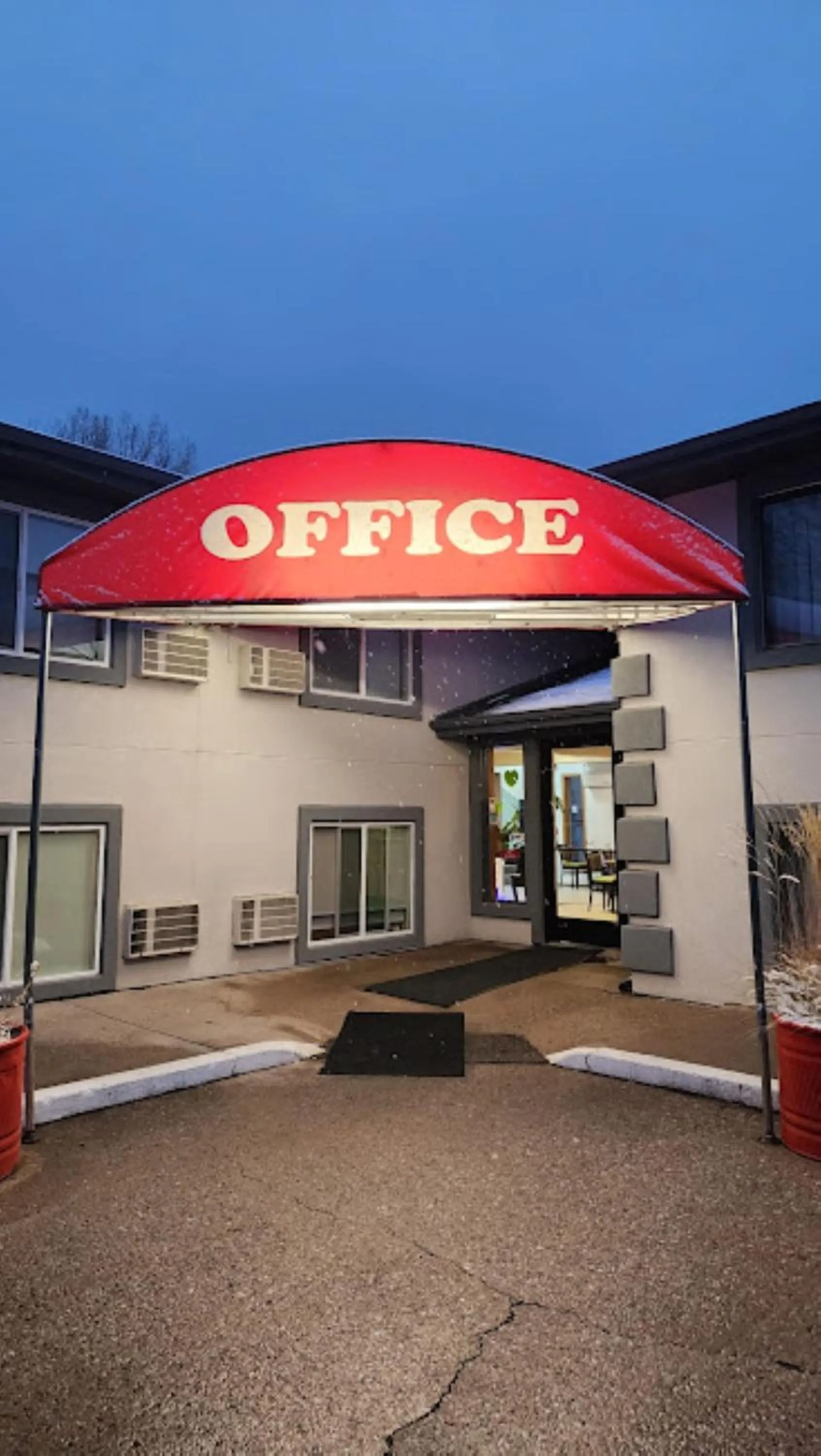 Property building in Adventure Inn - Glenwood Springs