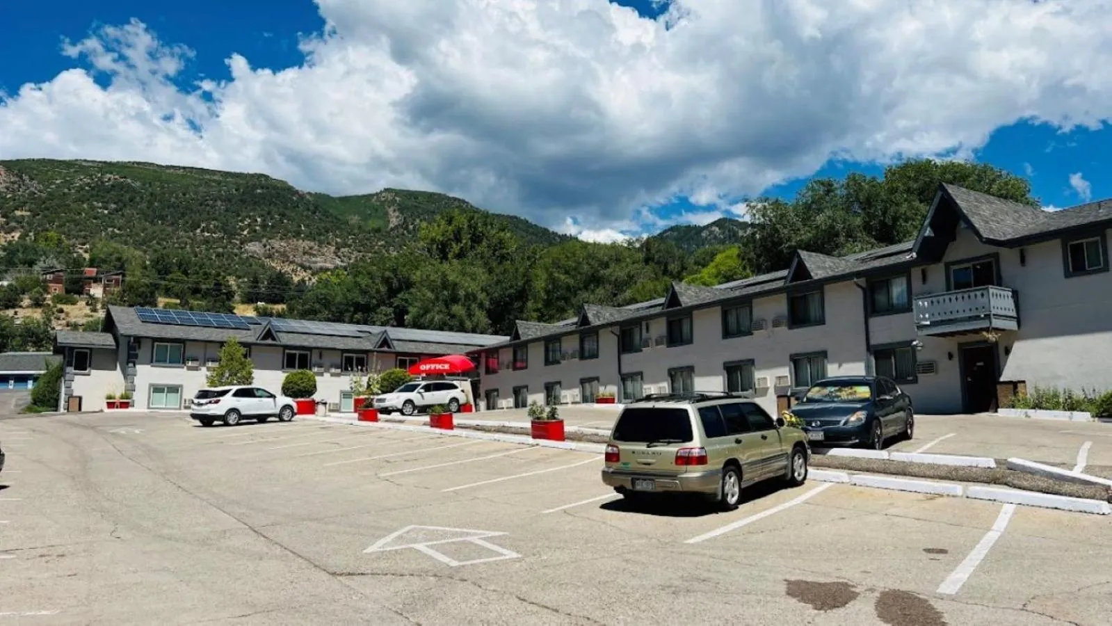Property building in Adventure Inn - Glenwood Springs