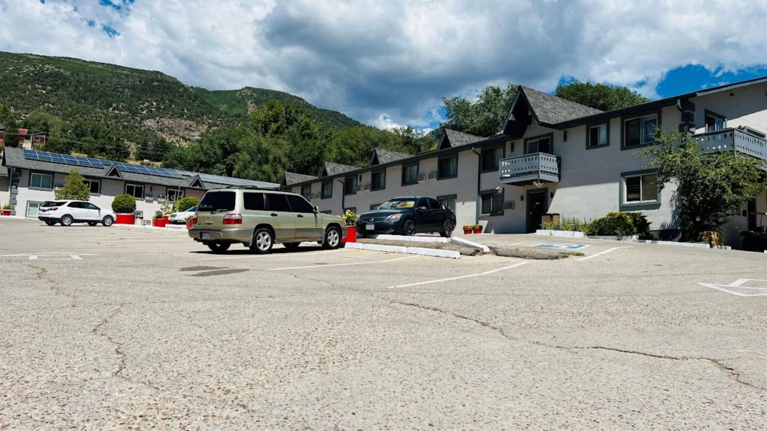 Parking in Adventure Inn - Glenwood Springs