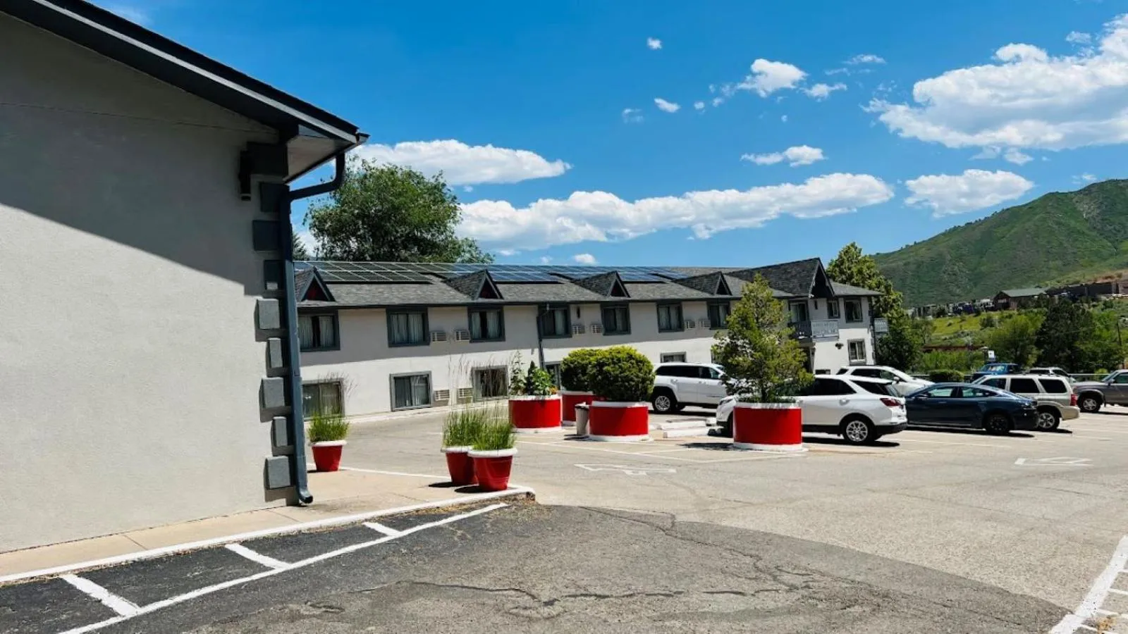 Property building in Adventure Inn - Glenwood Springs