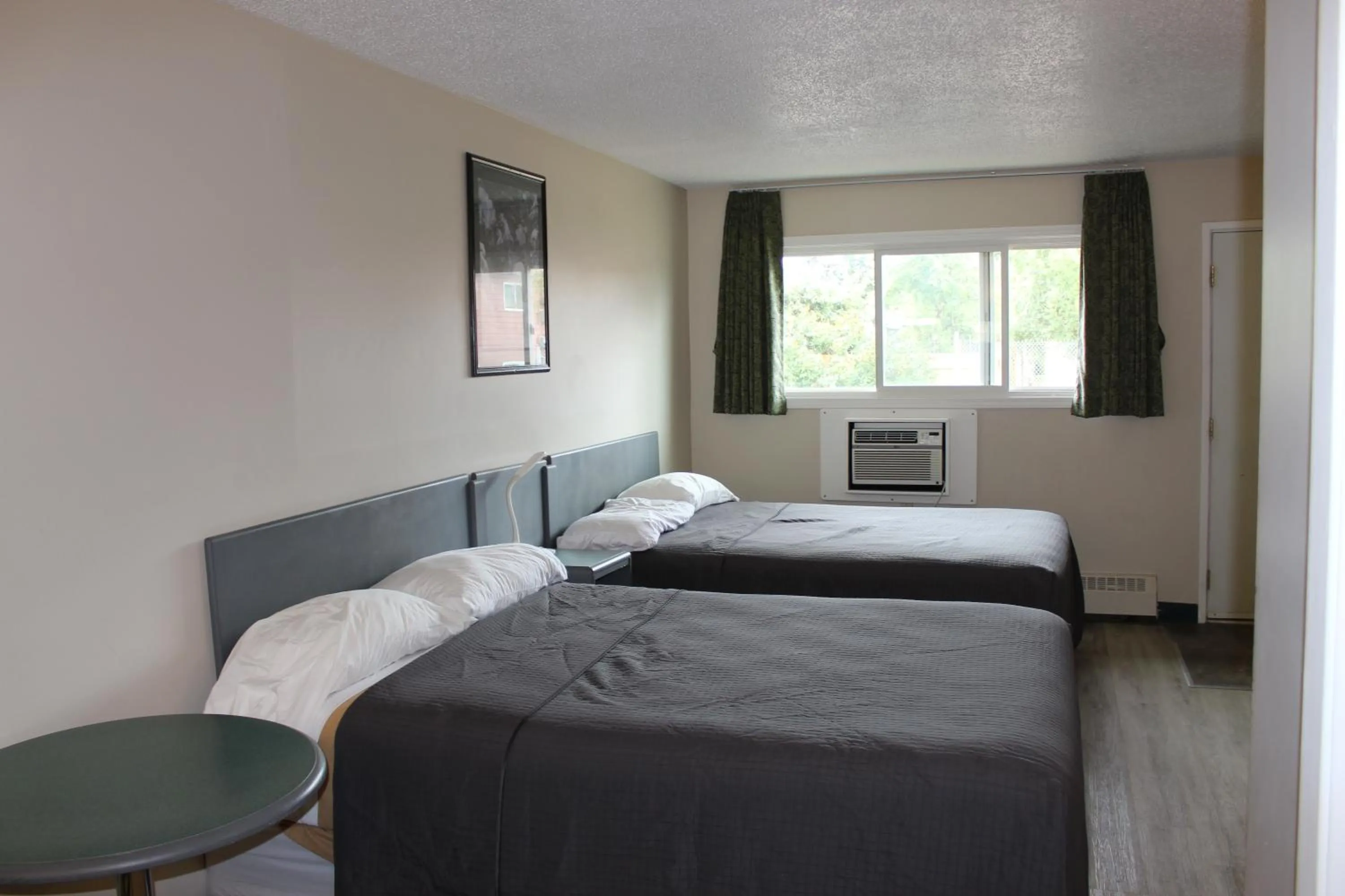 Bed in Plains Motor Inn