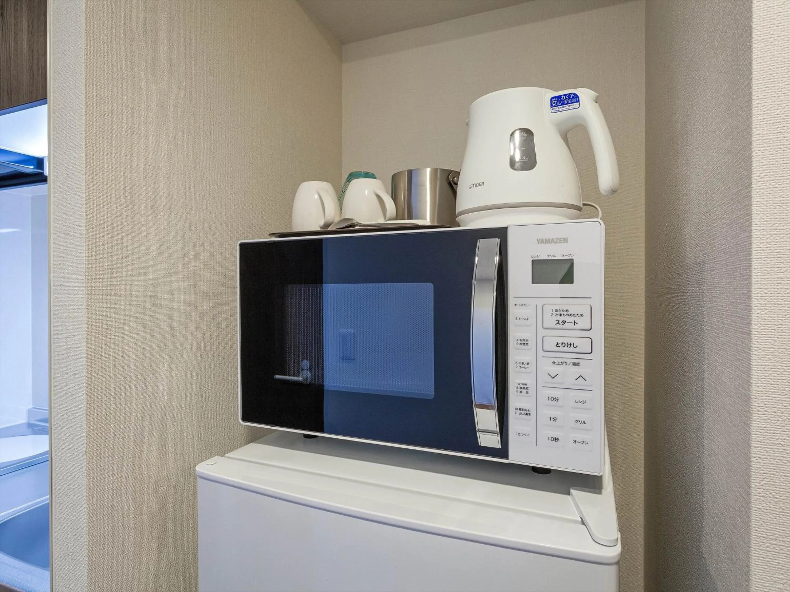 Living Inn Asahibashiekimae Premier