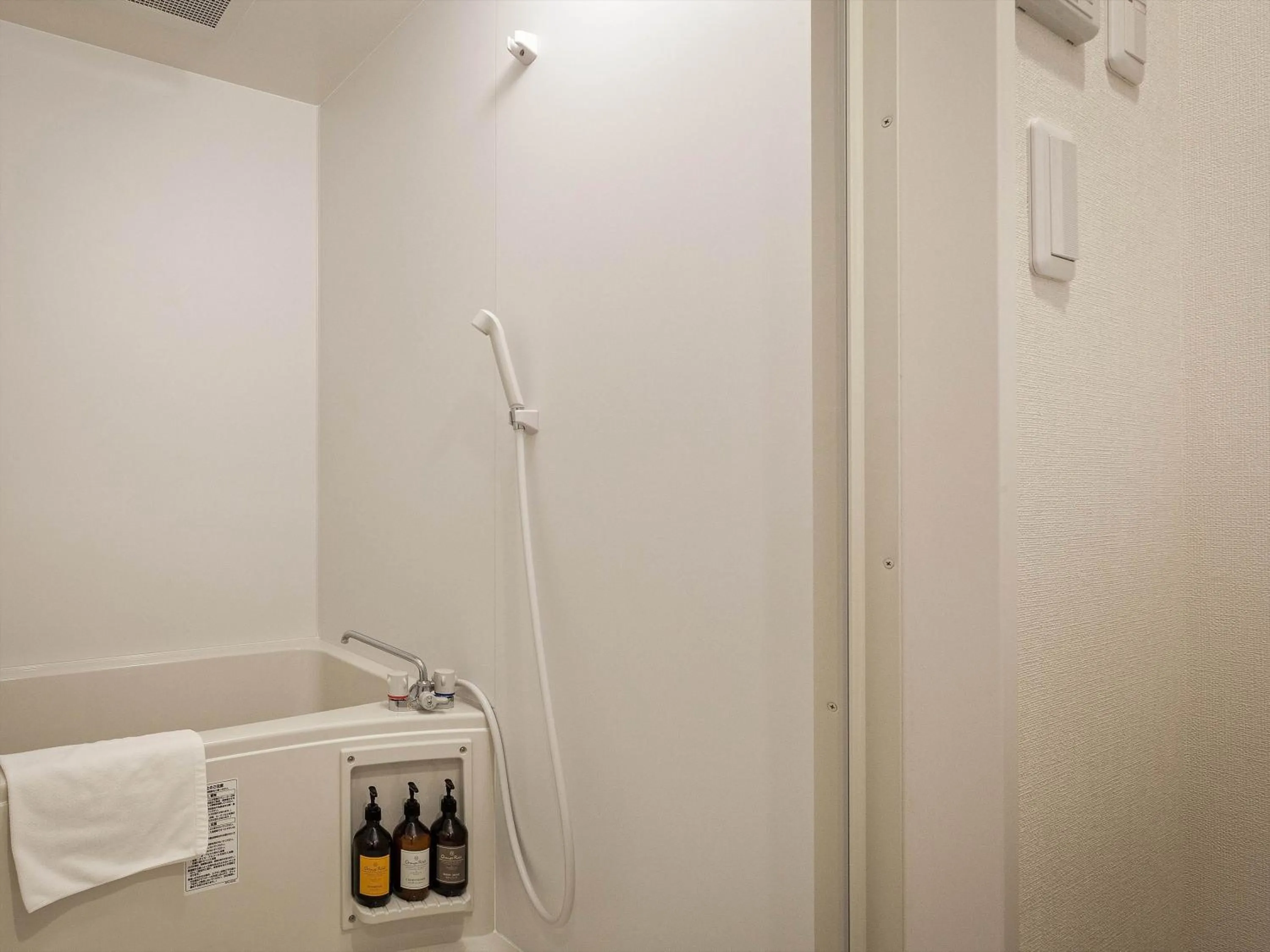 Living Inn Asahibashiekimae Premier