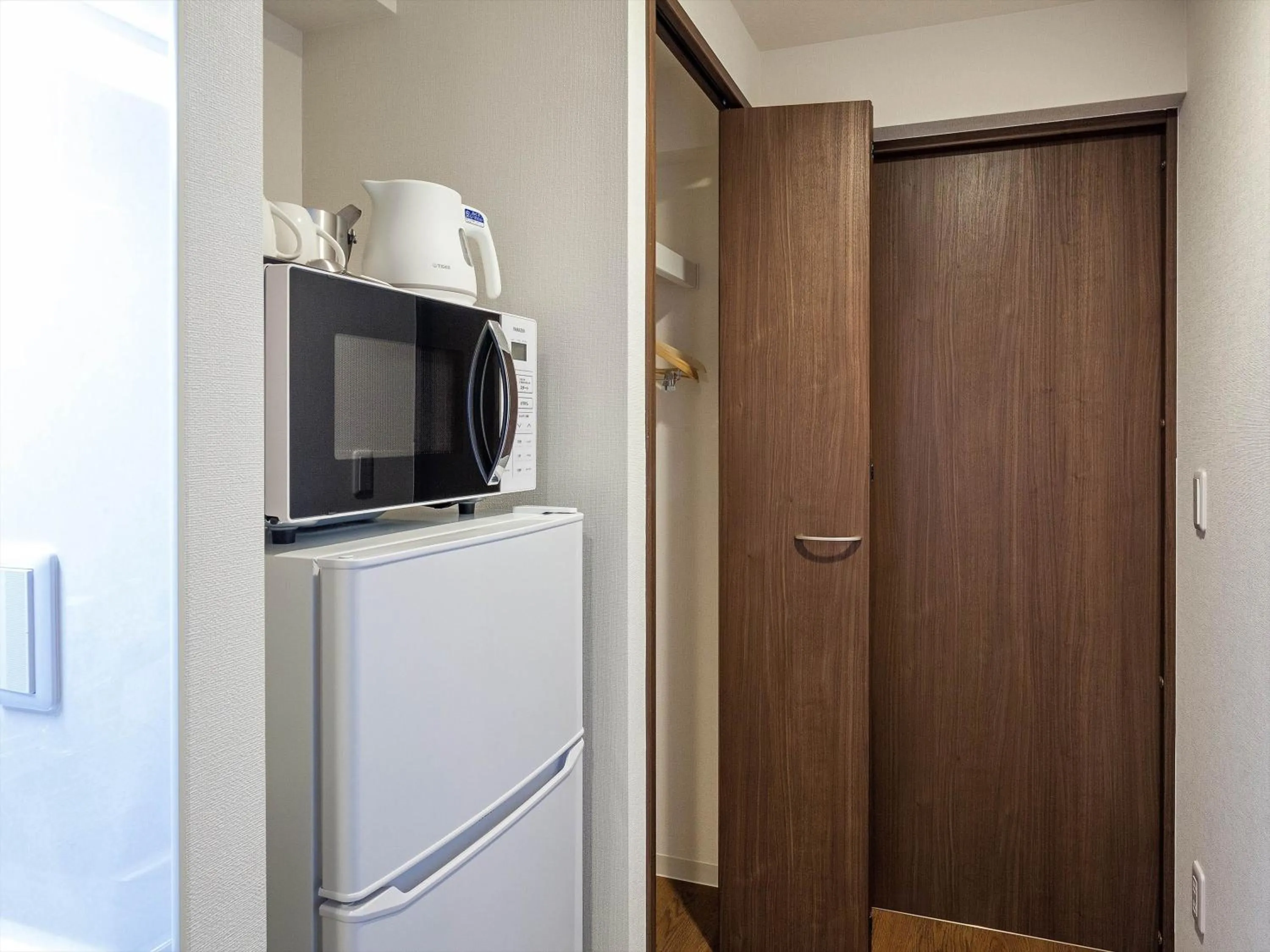 Living Inn Asahibashiekimae Premier