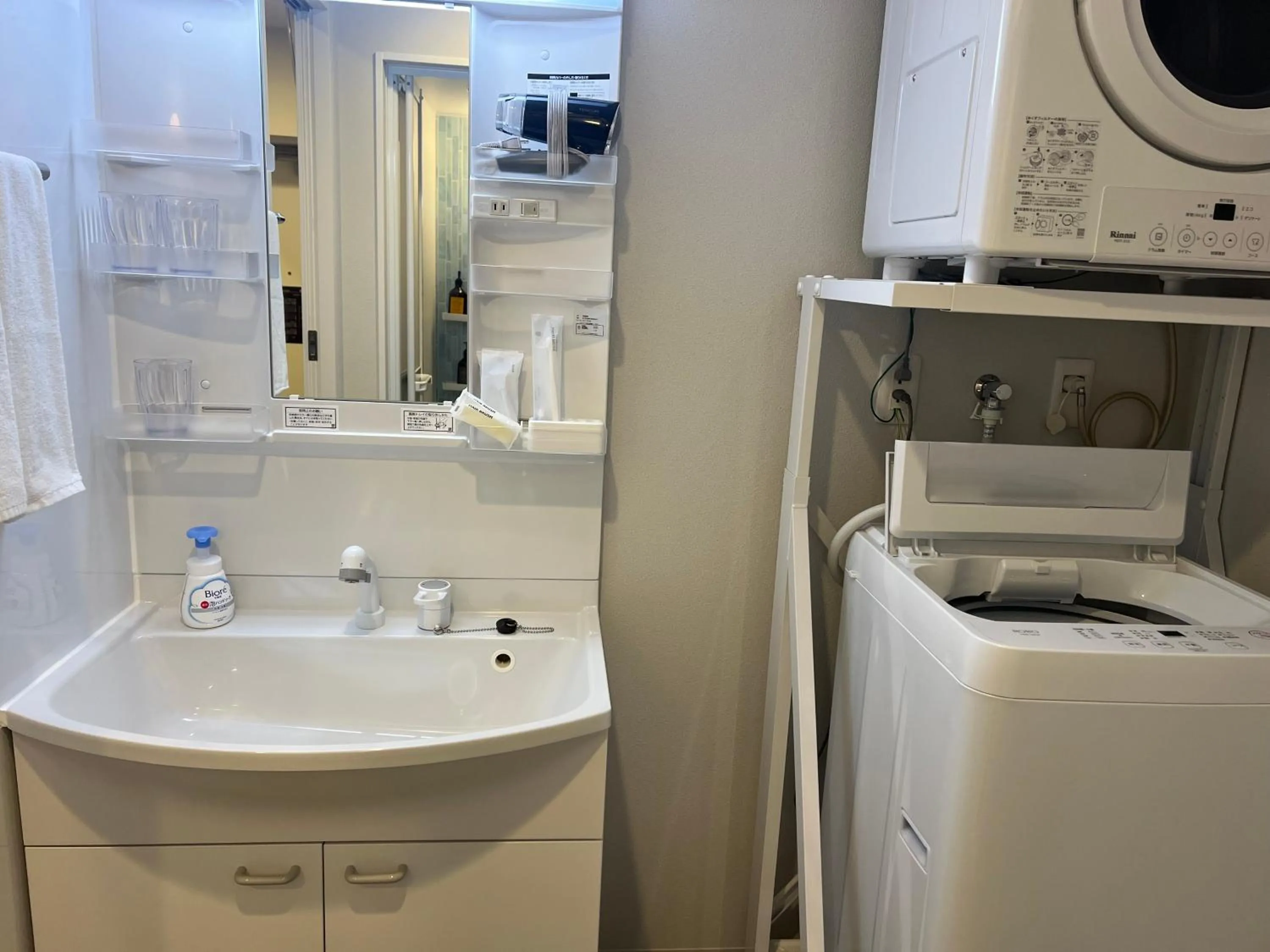 Living Inn Asahibashiekimae Premier