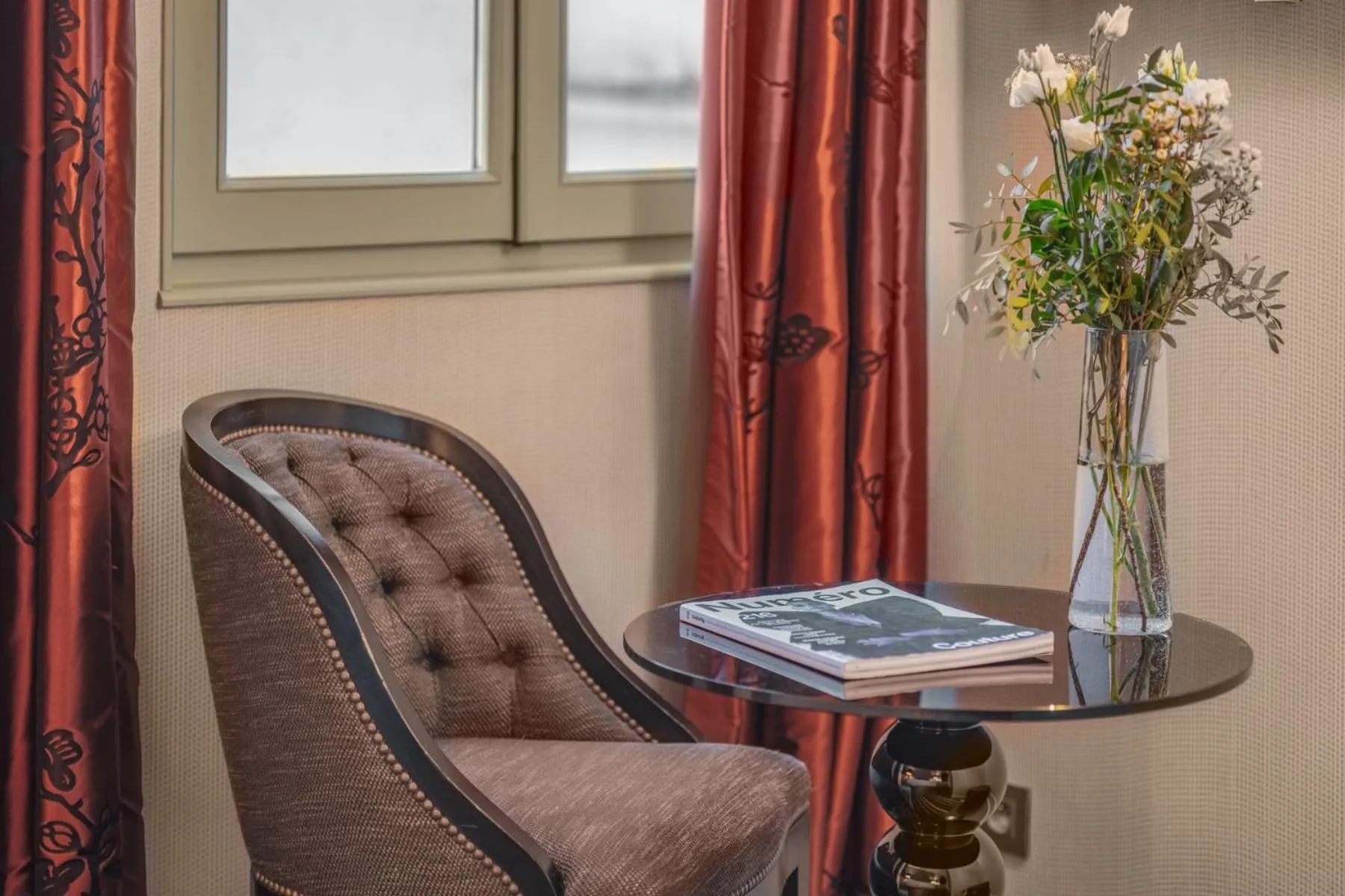Seating area in Hotel Le petit Paris