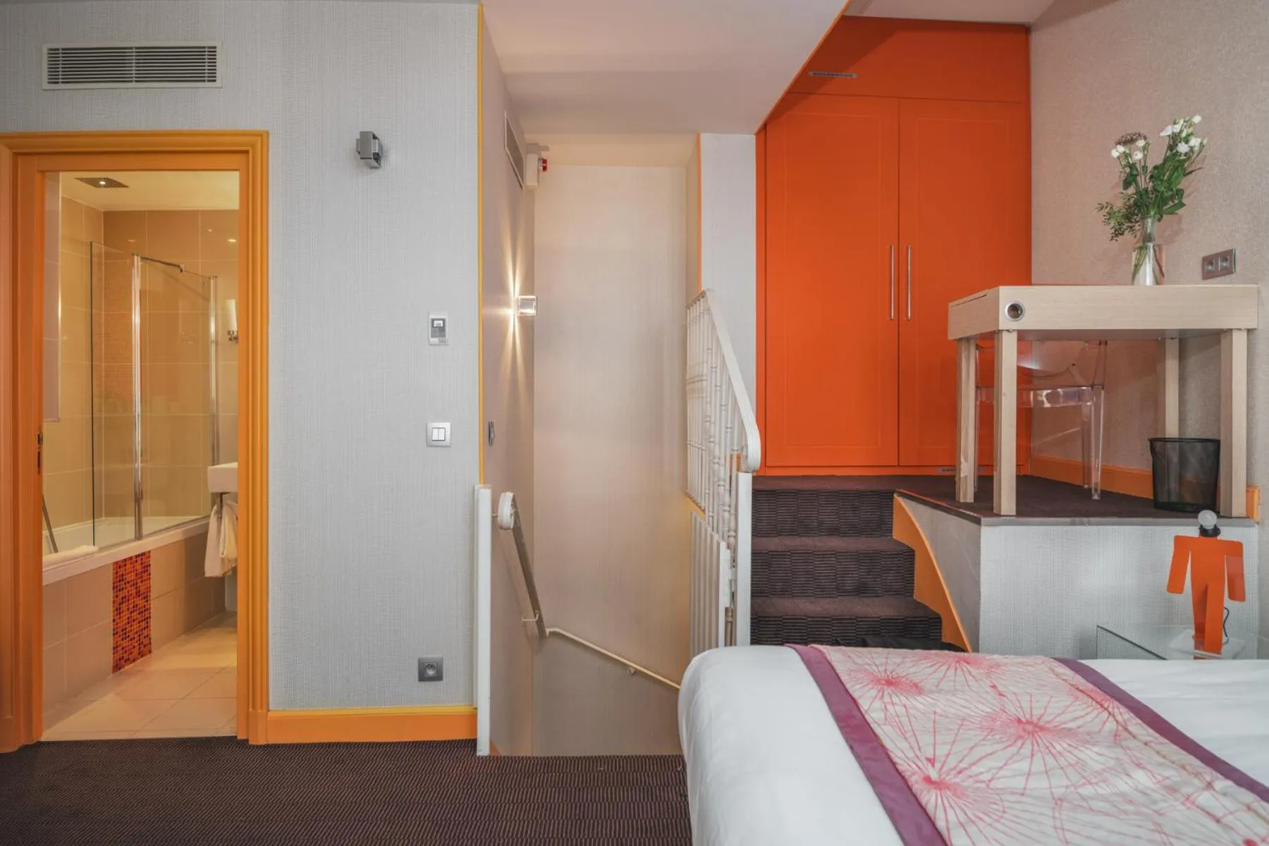 Bed in Hotel Le petit Paris