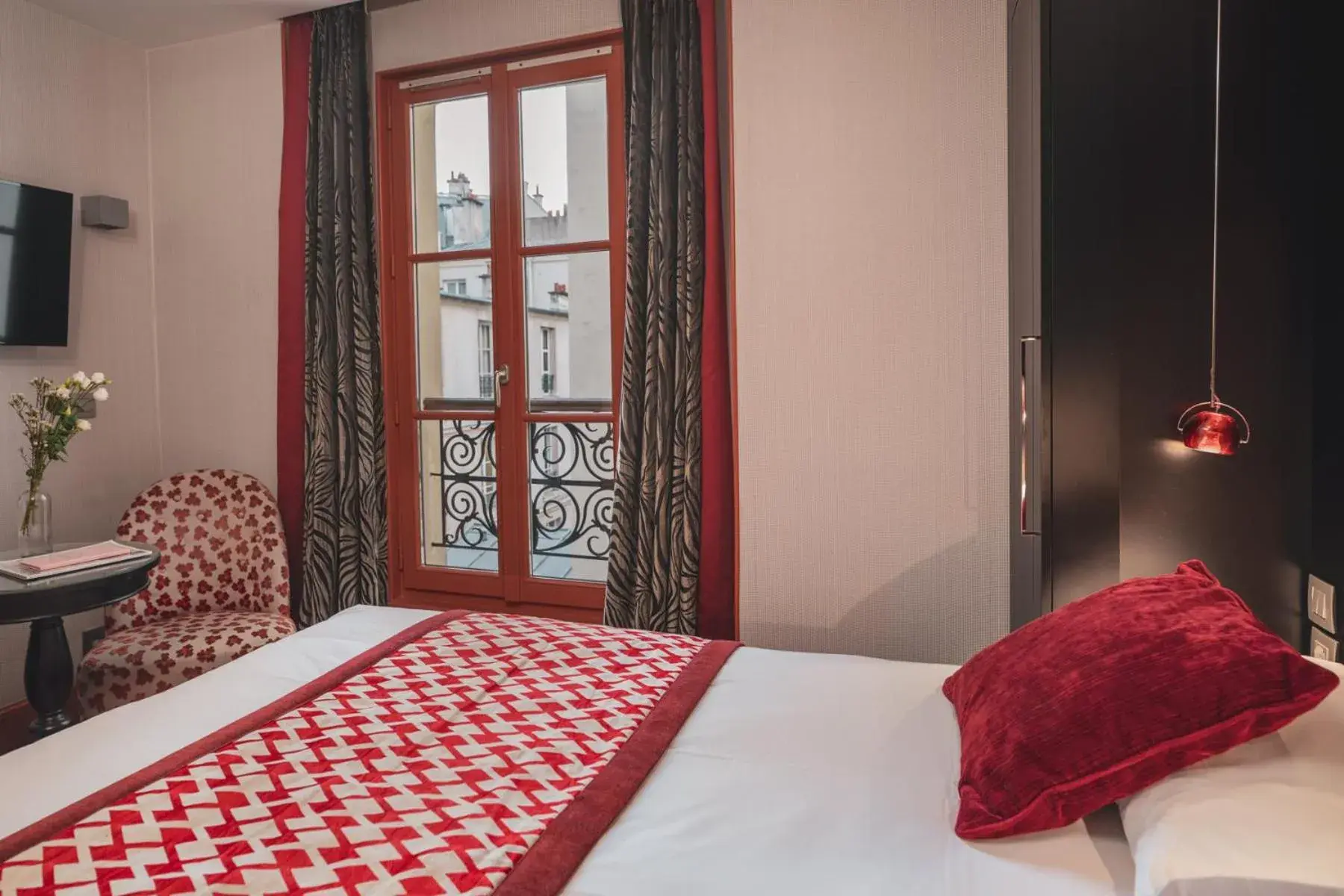 Bed in Hotel Le petit Paris Bed in Hotel Le petit Paris