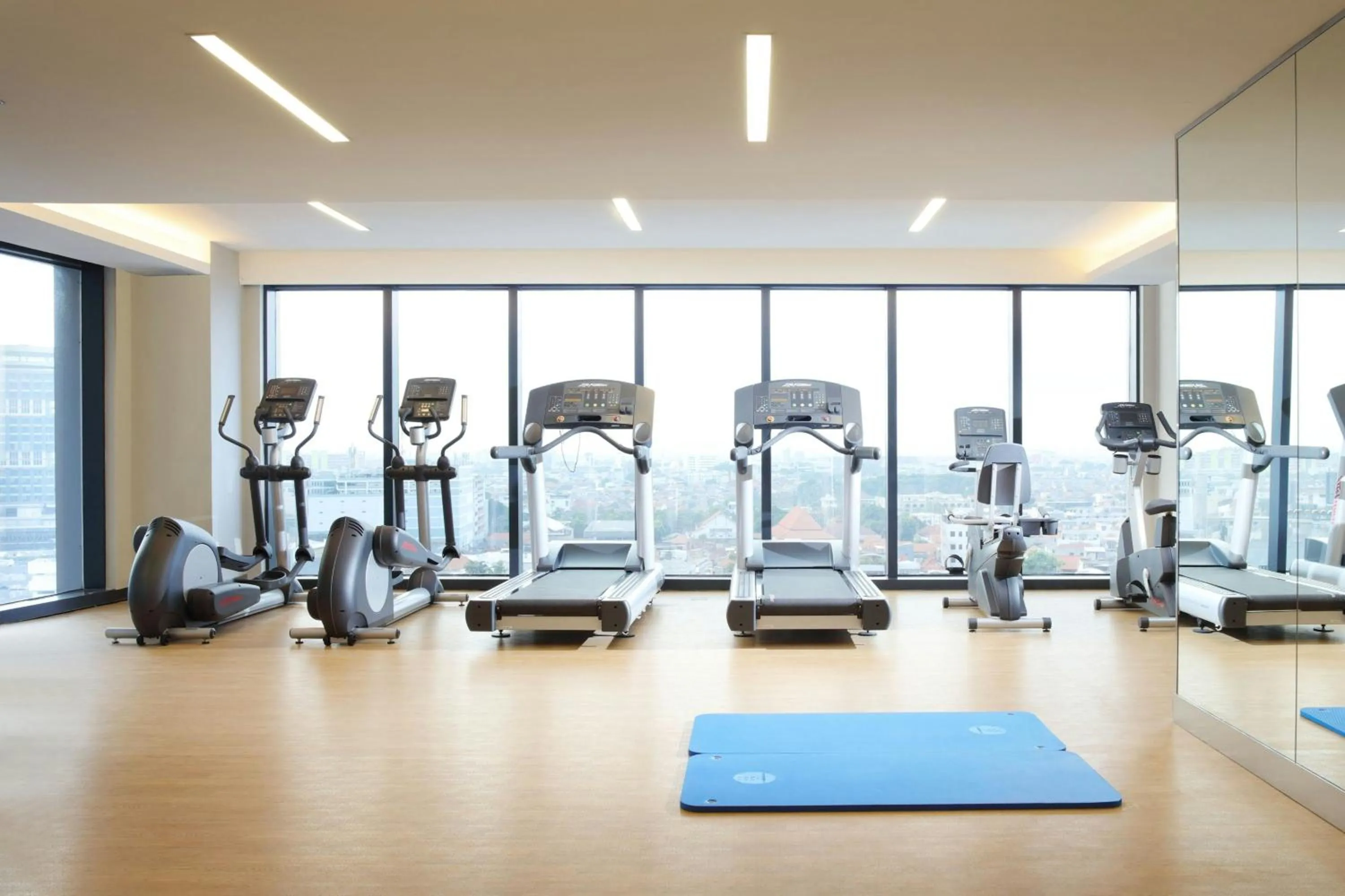 Fitness centre/facilities in Four Points by Sheraton Surabaya, Tunjungan Plaza