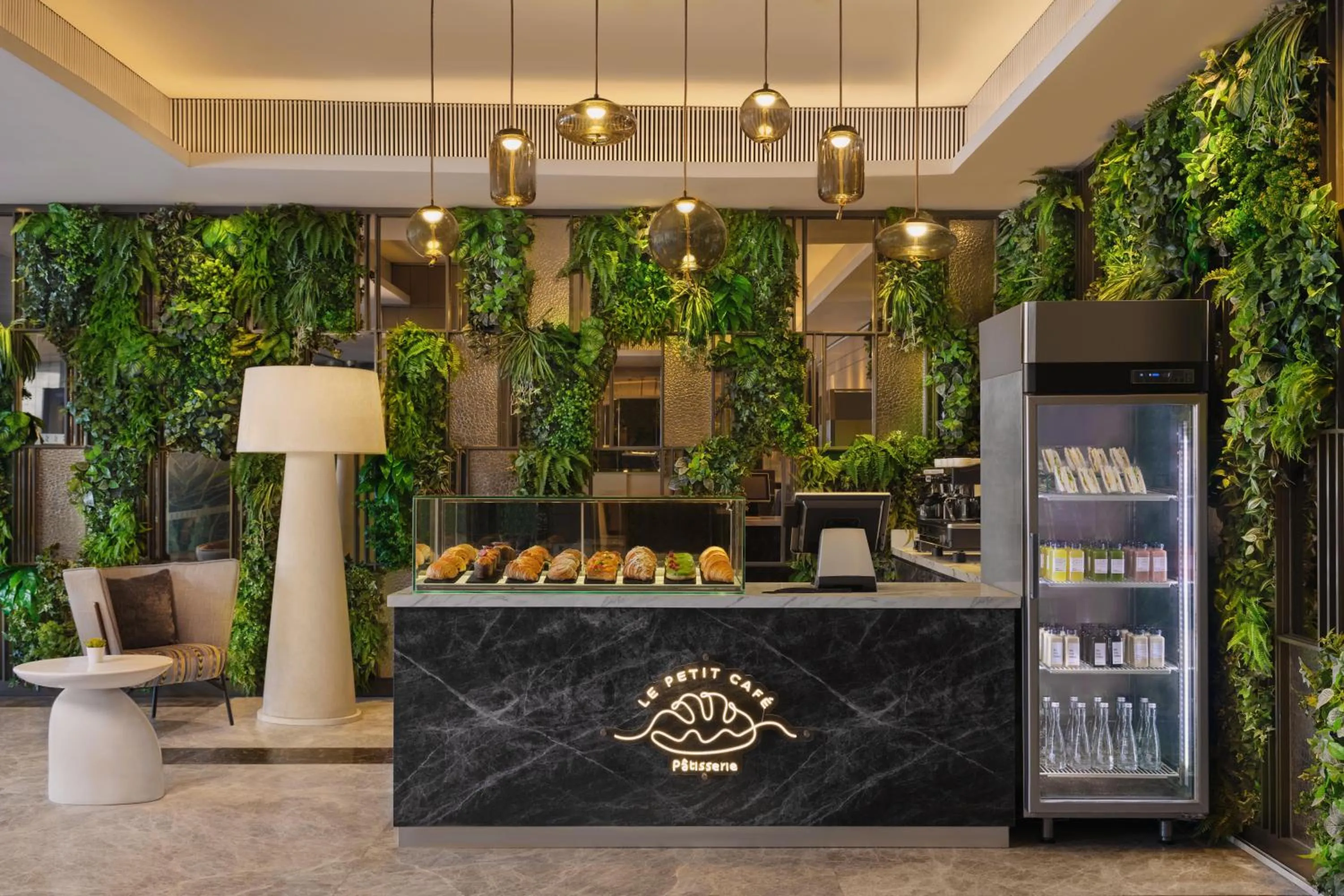 Restaurant/places to eat in Four Points by Sheraton Surabaya, Tunjungan Plaza