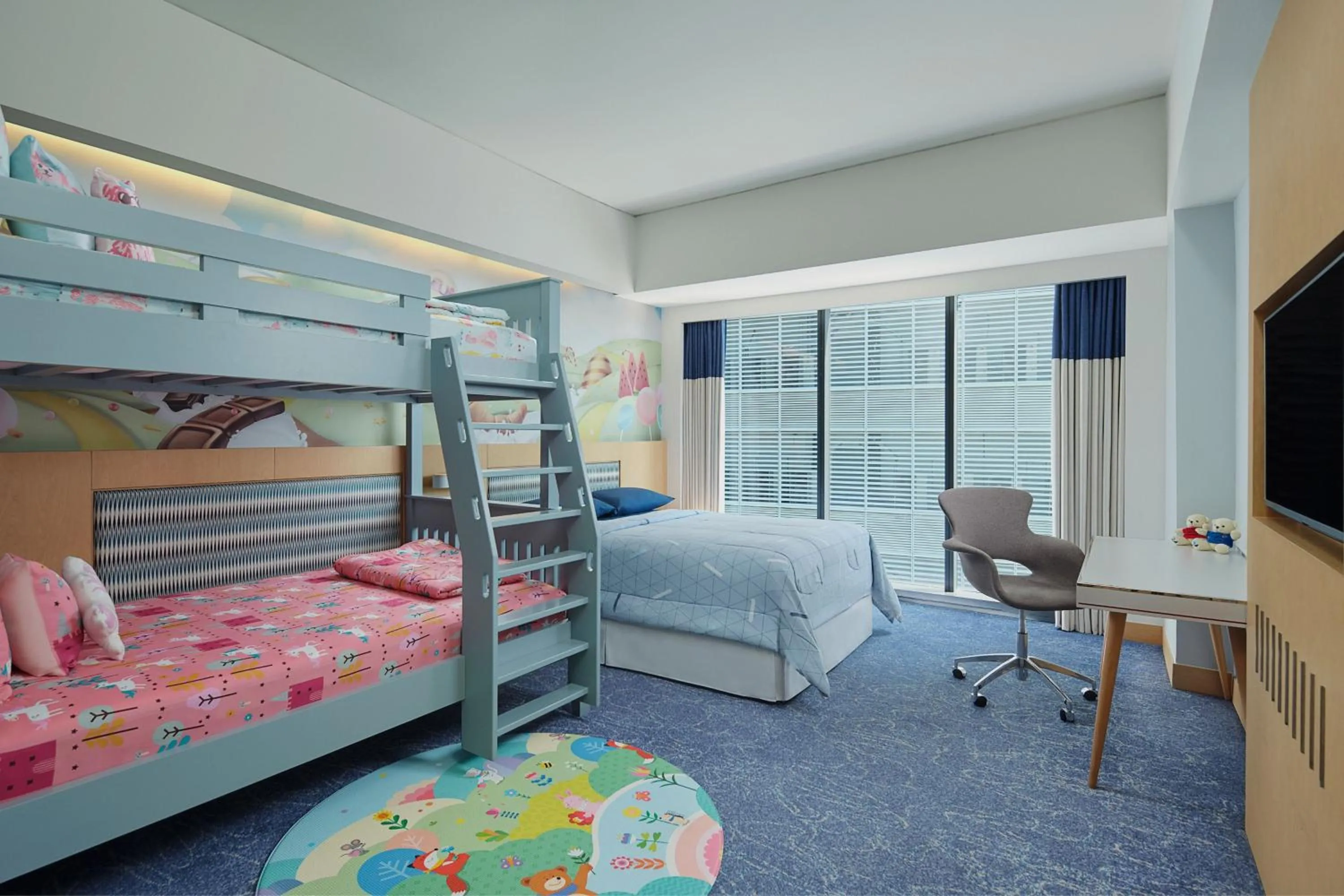 Photo of the whole room, Bed in Four Points by Sheraton Surabaya, Tunjungan Plaza