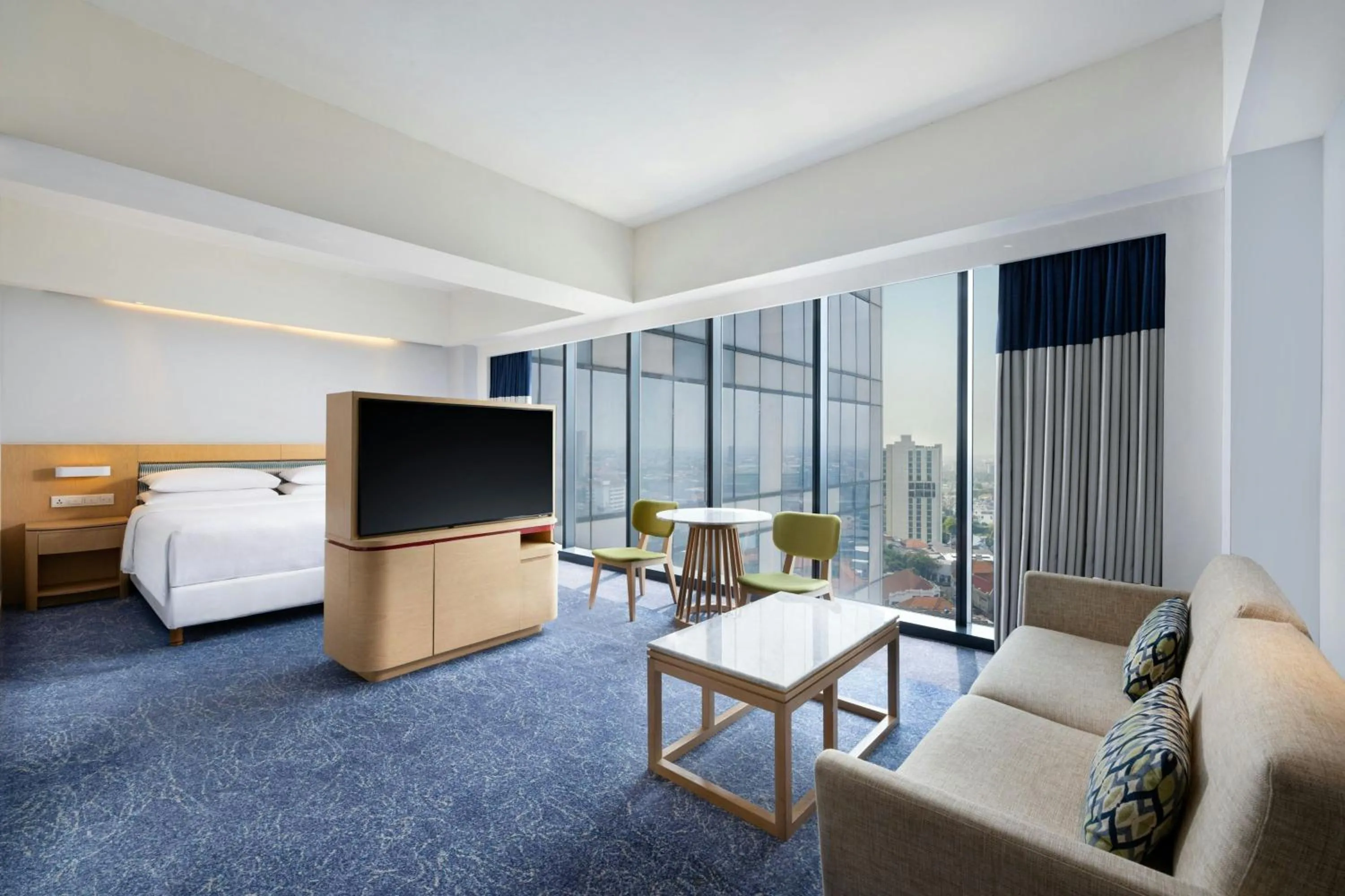 Photo of the whole room, Bed in Four Points by Sheraton Surabaya, Tunjungan Plaza