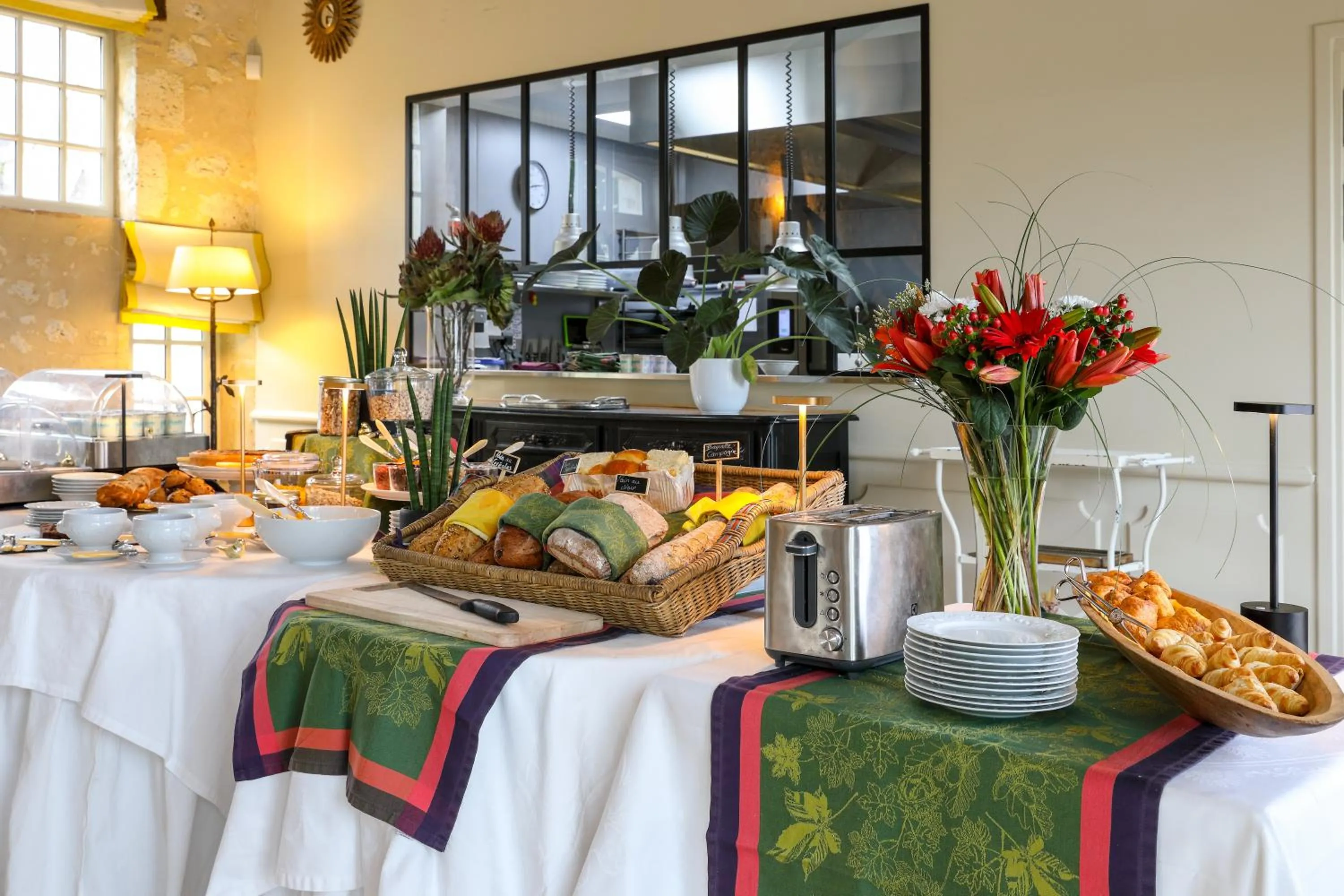 Buffet breakfast in La Chartreuse du Bignac - Teritoria