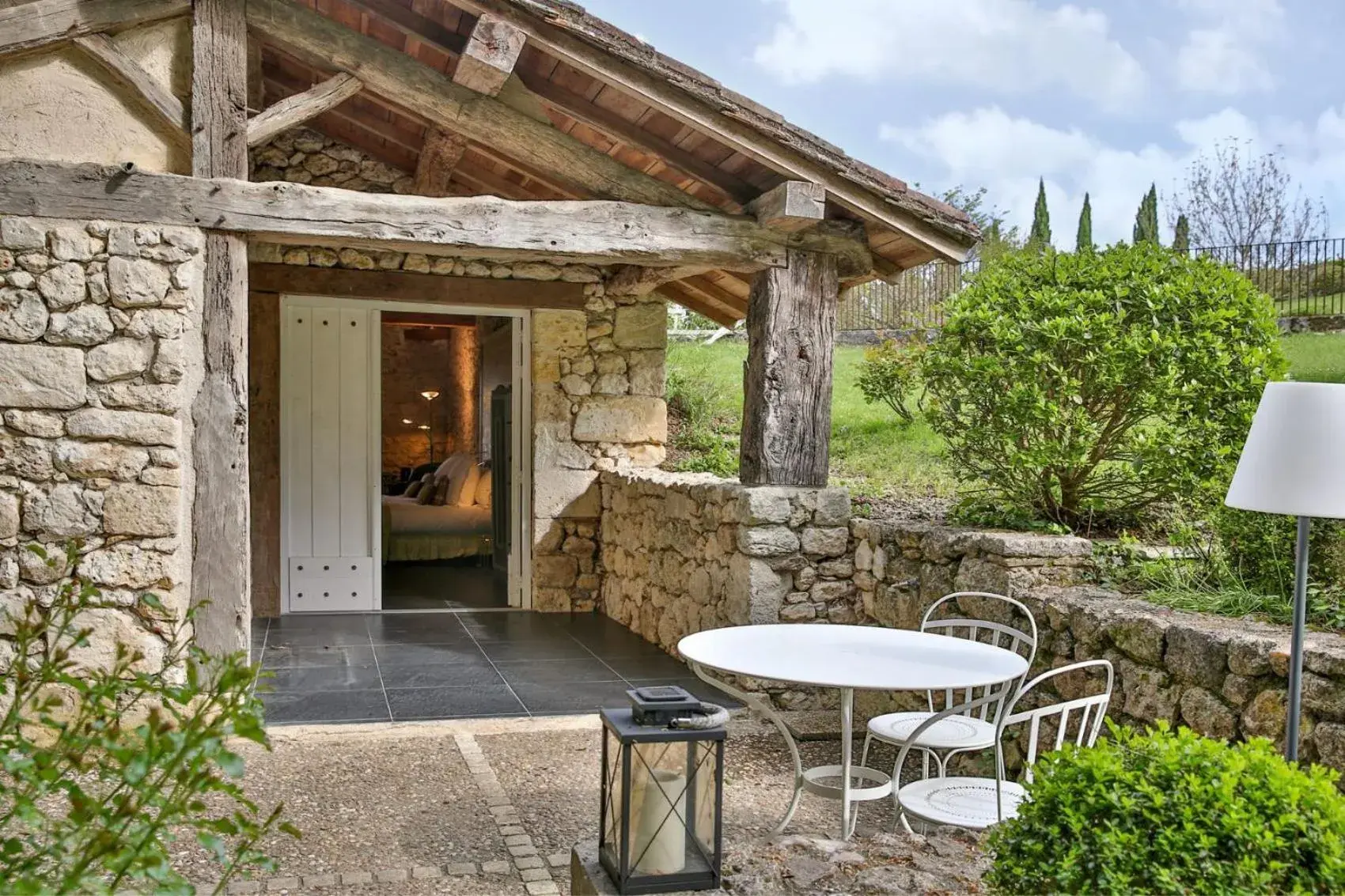 Junior Suite with Lake View in La Chartreuse du Bignac - Teritoria Junior Suite with Lake View in La Chartreuse du Bignac - Teritoria