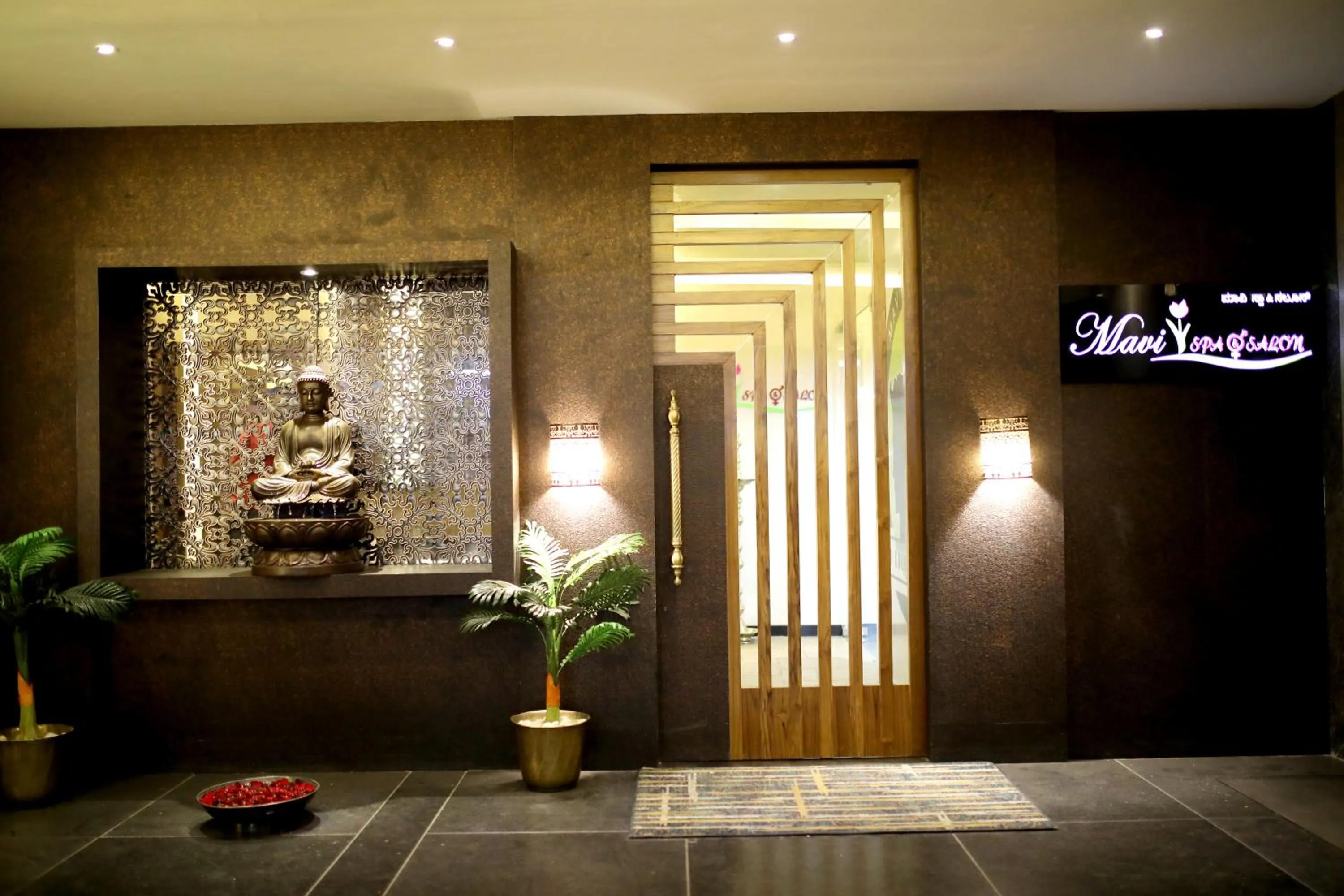 Massage in Rg Royal Hotel