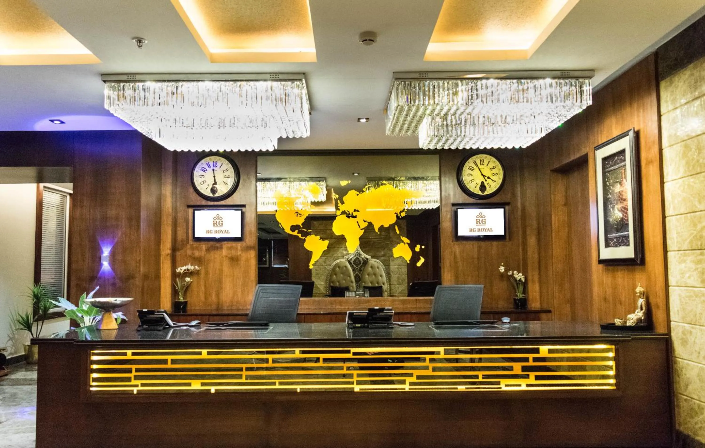 Lobby or reception in Rg Royal Hotel