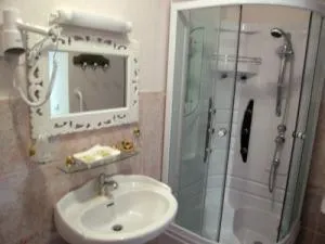 Bathroom in Relais Saint Louis, Logis