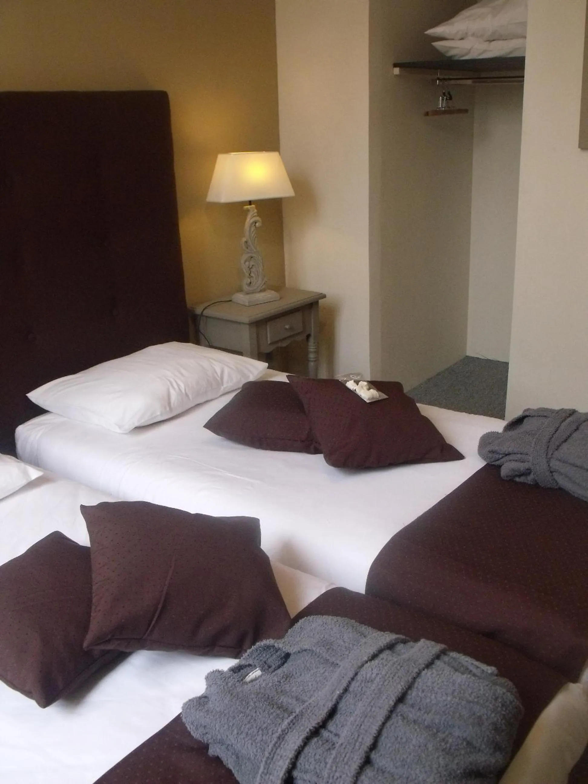 Bed in Relais Saint Louis, Logis