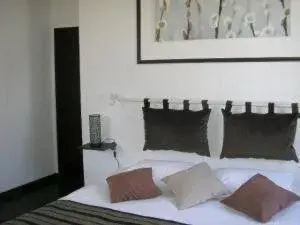 Photo of the whole room, Bed in Relais Saint Louis, Logis Photo of the whole room, Bed in Relais Saint Louis, Logis