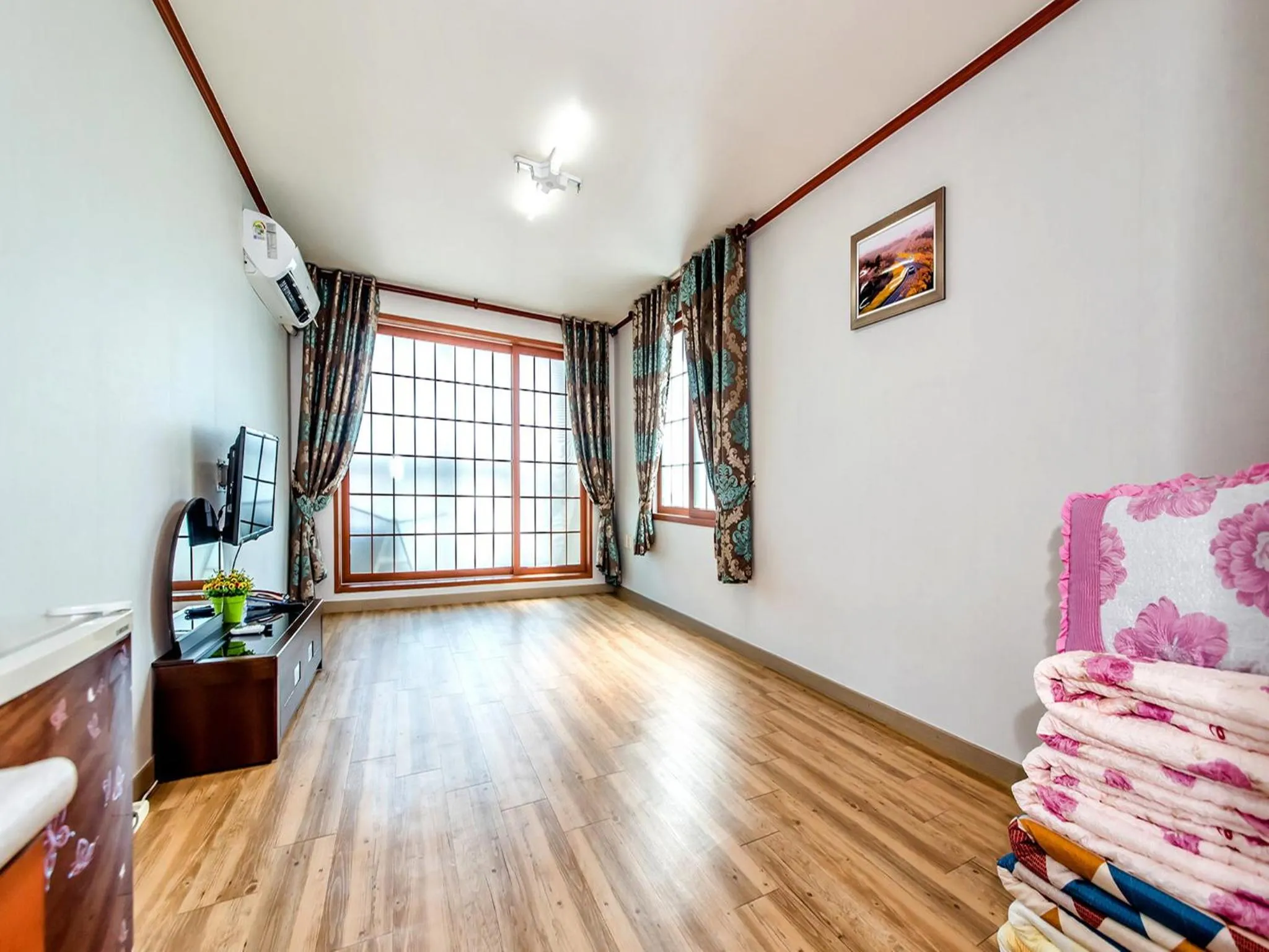 Decorative detail in Sea Dragon Pension