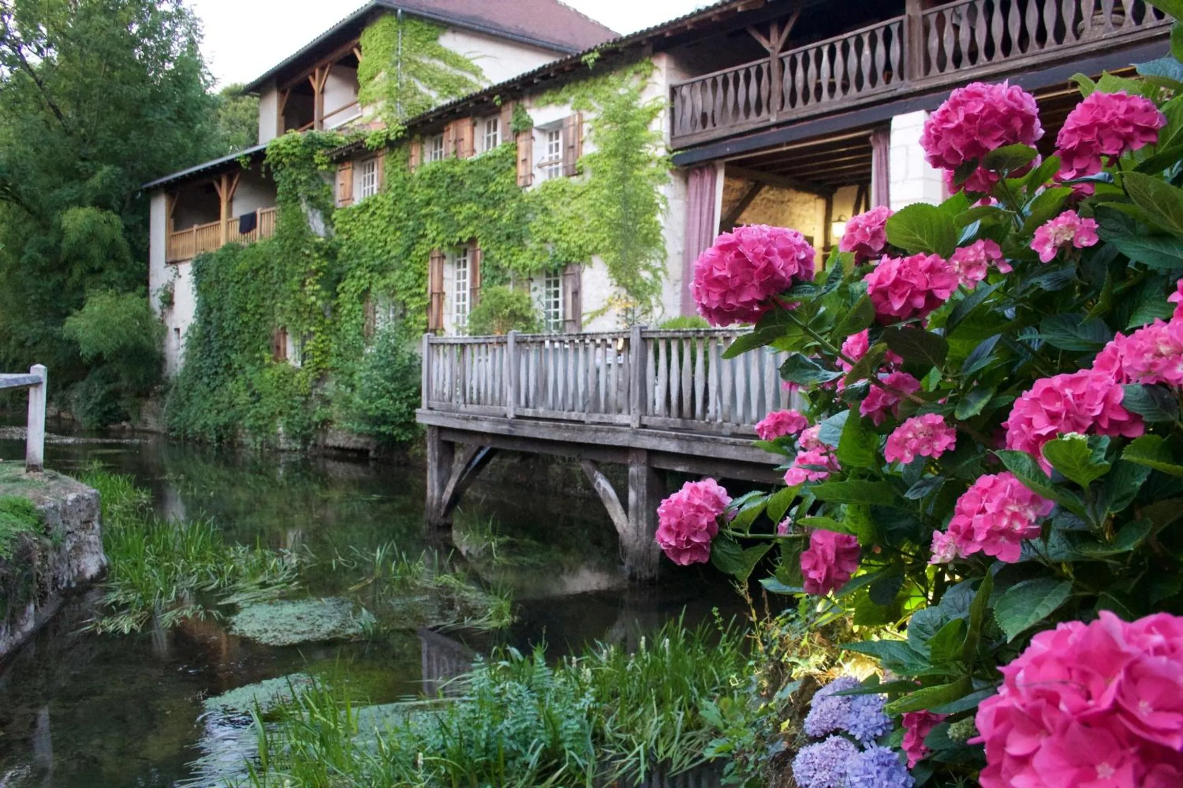 Property building in Le Moulin du Roc