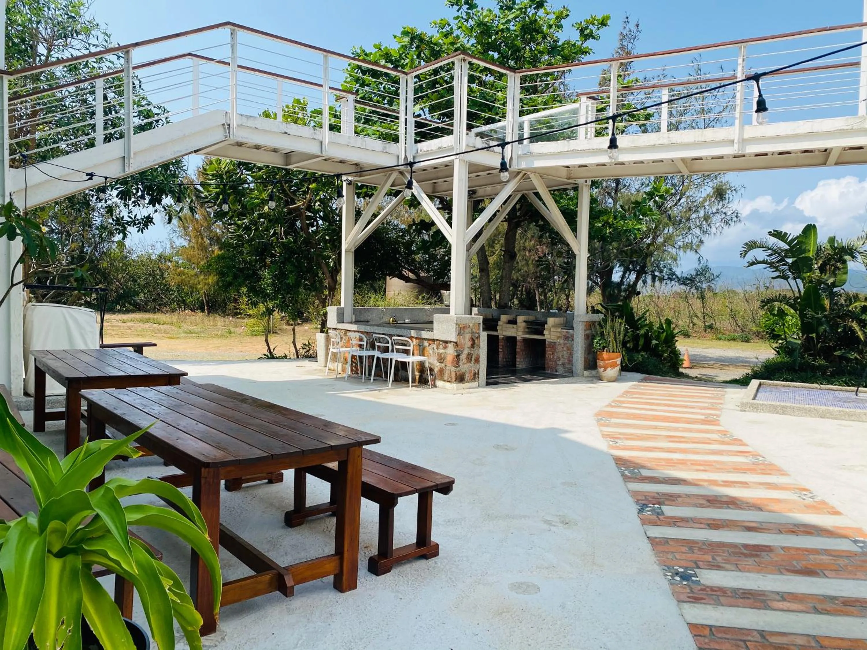 Patio in Kenting COMIC B&B&SPRING