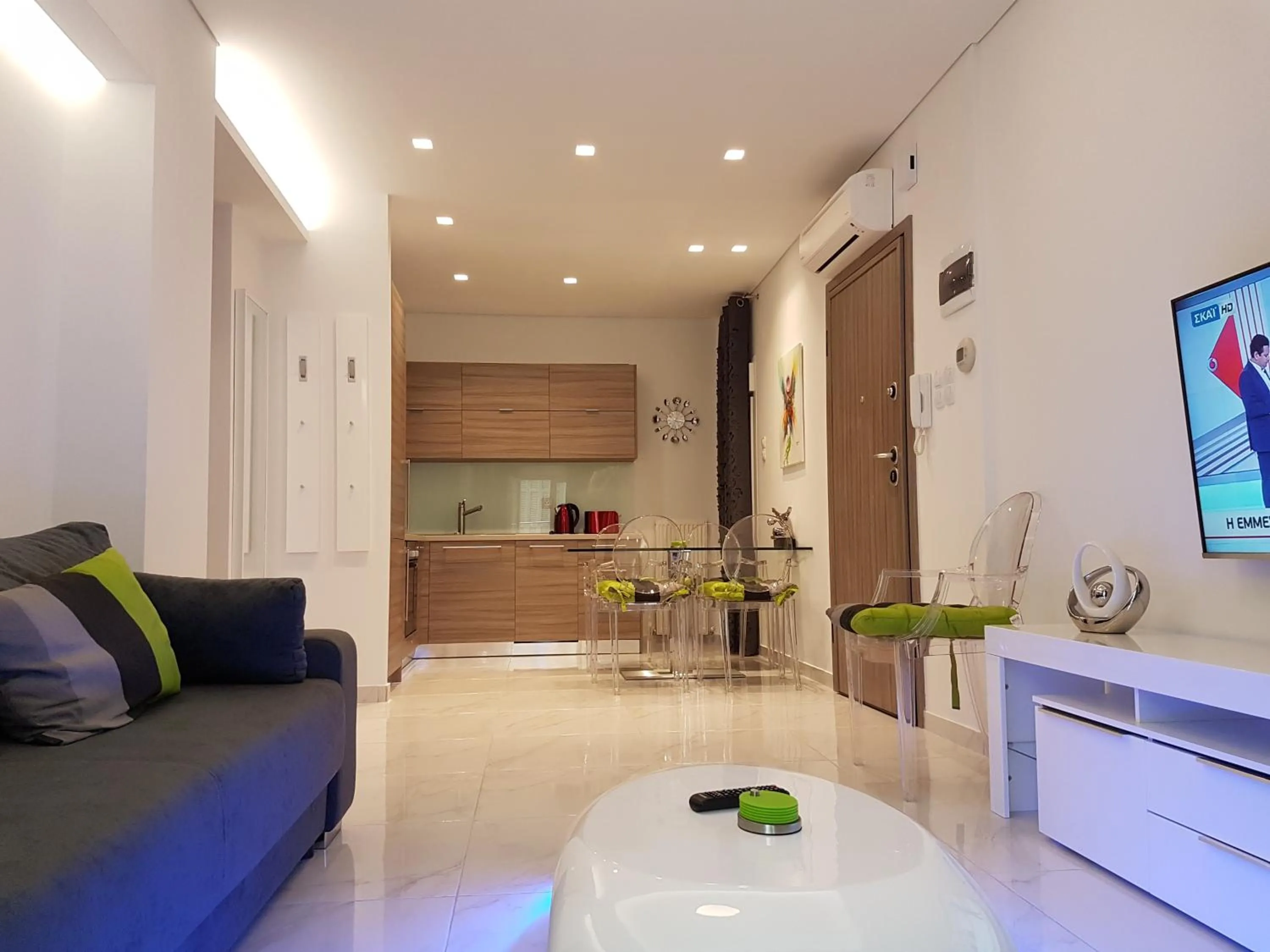 Laura White Tower Apartment