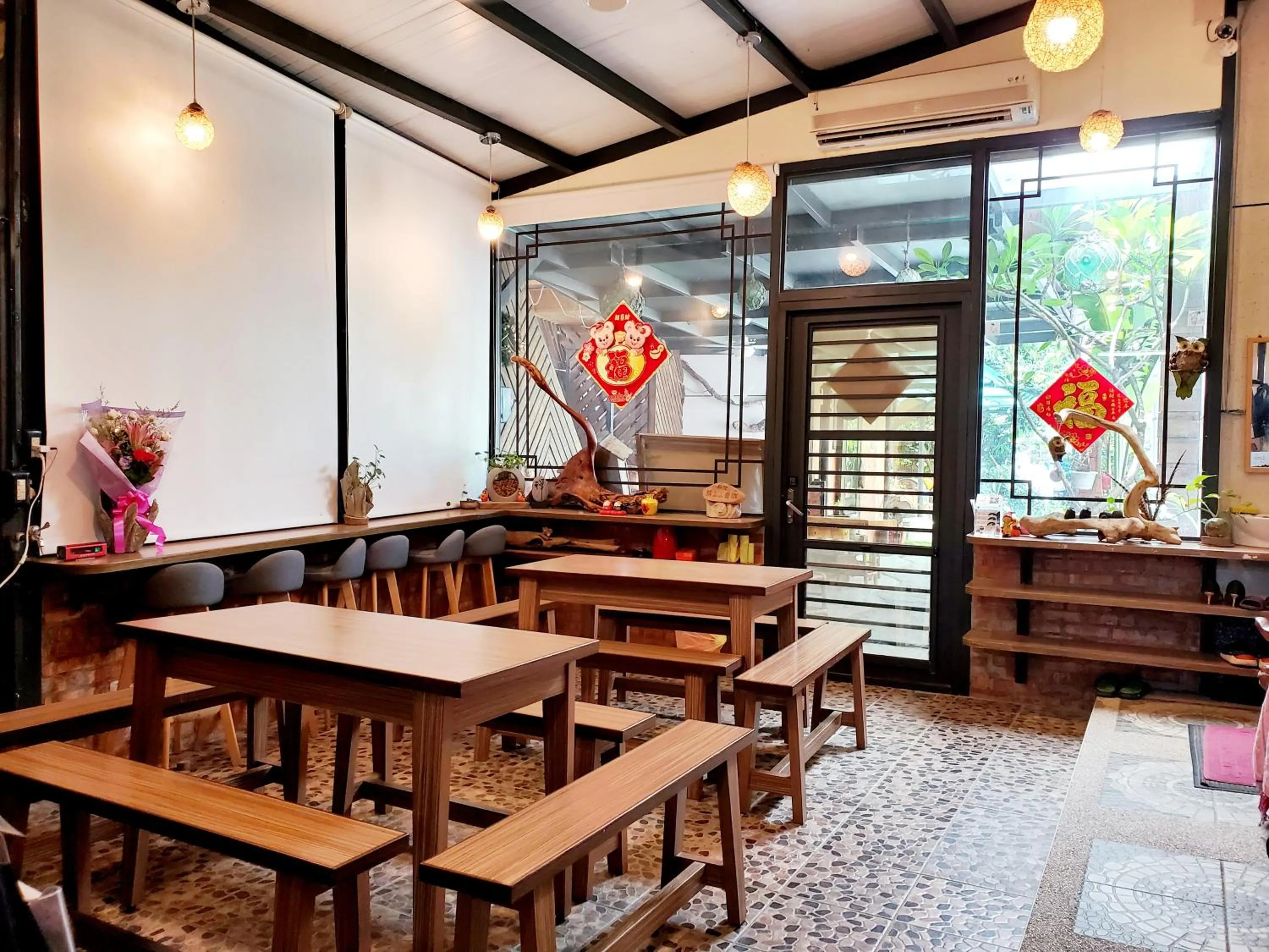 Restaurant/places to eat in Stone Home Bed and Breakfast