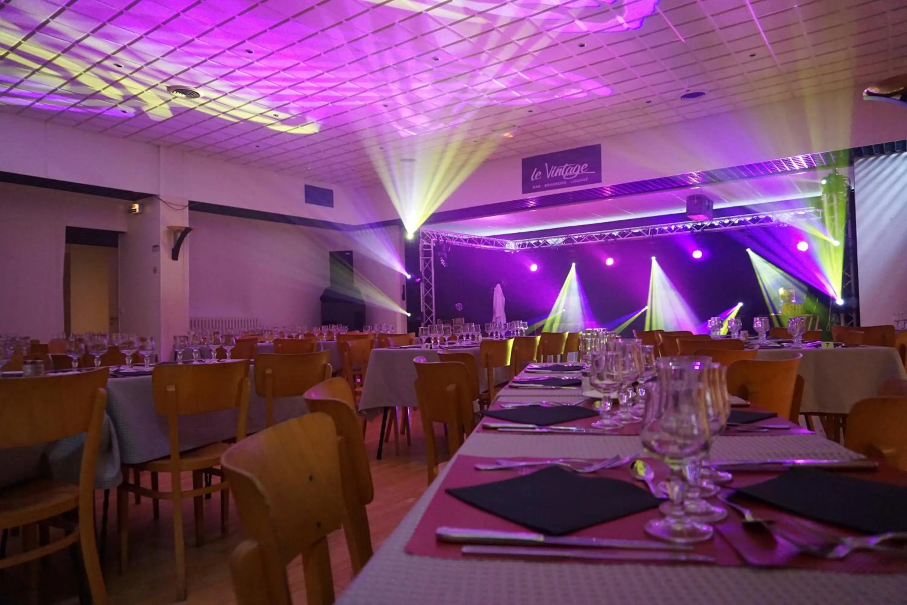 Restaurant/places to eat in Le Relais De La Place