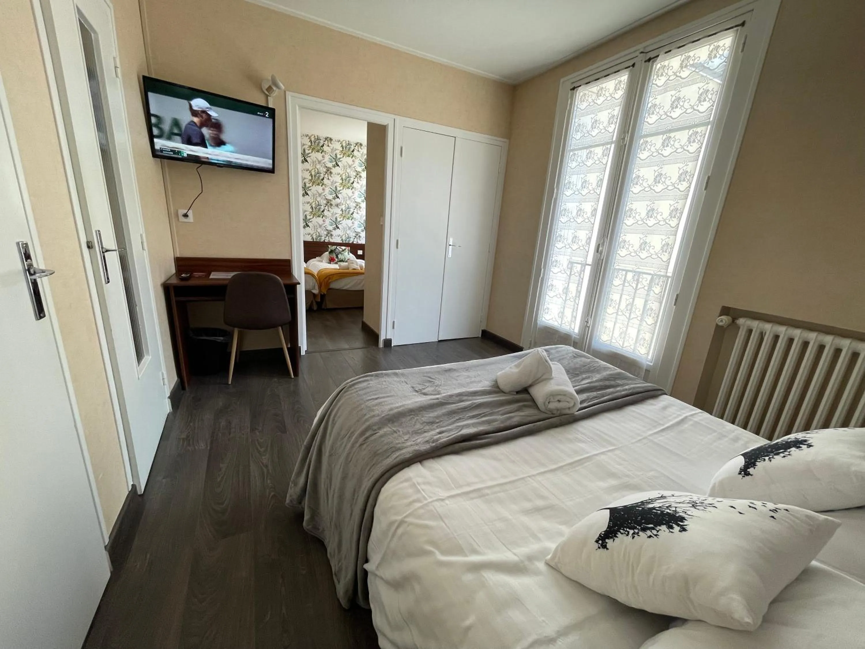 TV and multimedia, Bed in Le Relais De La Place