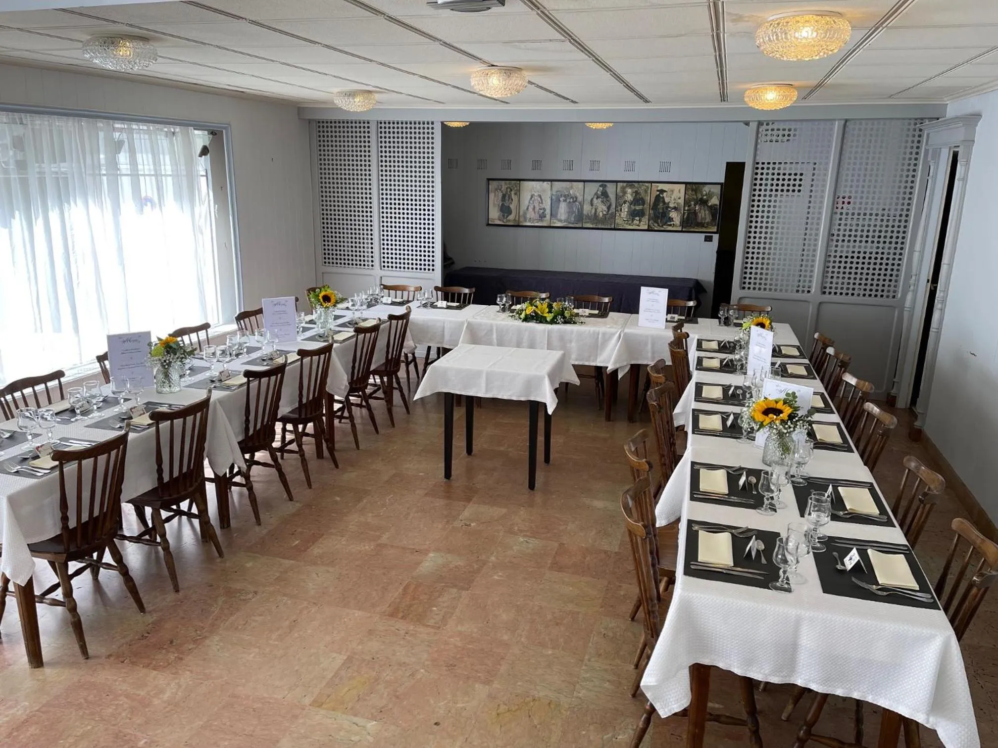 Restaurant/places to eat in Le Relais De La Place