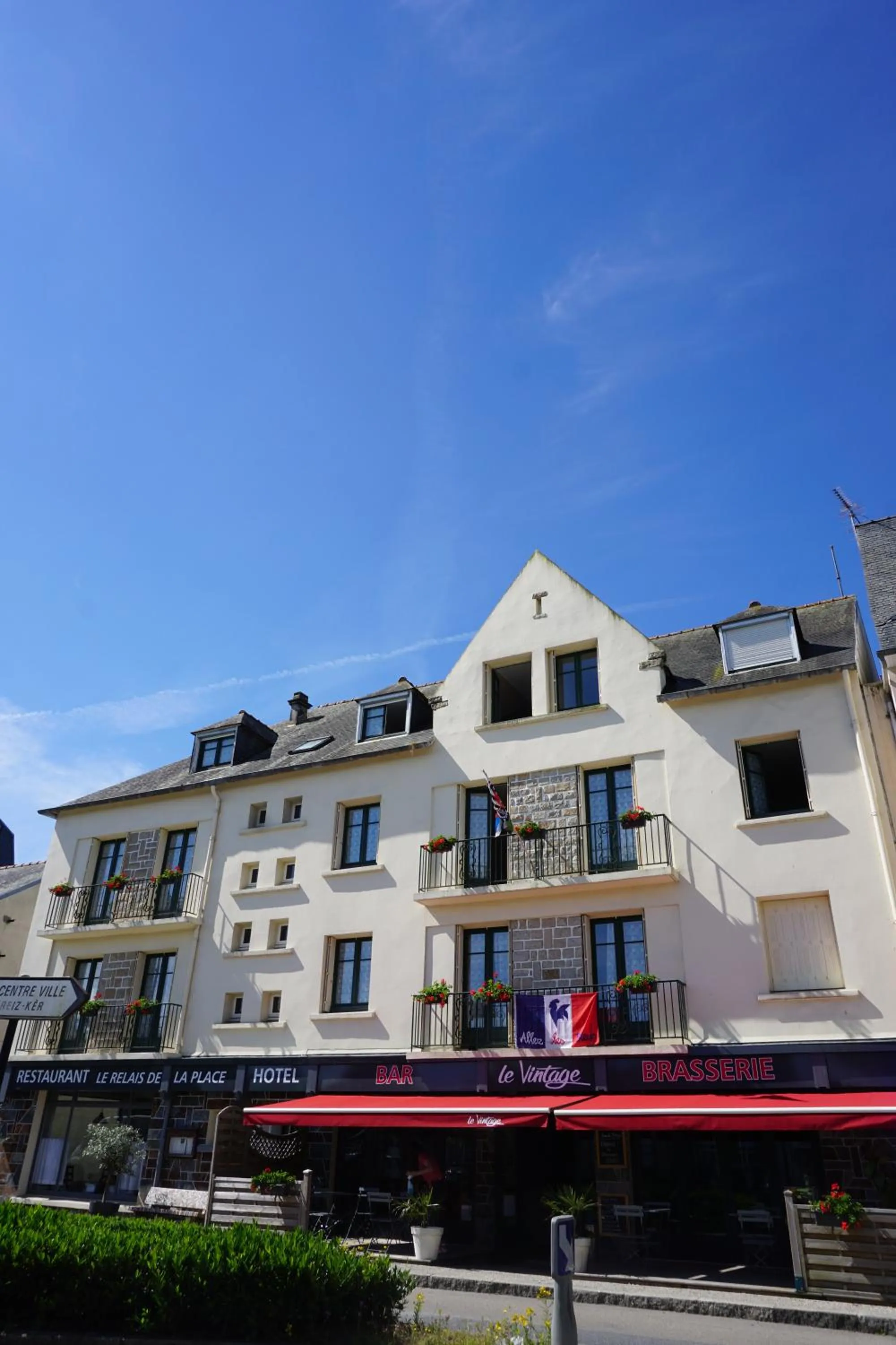 Property building in Le Relais De La Place