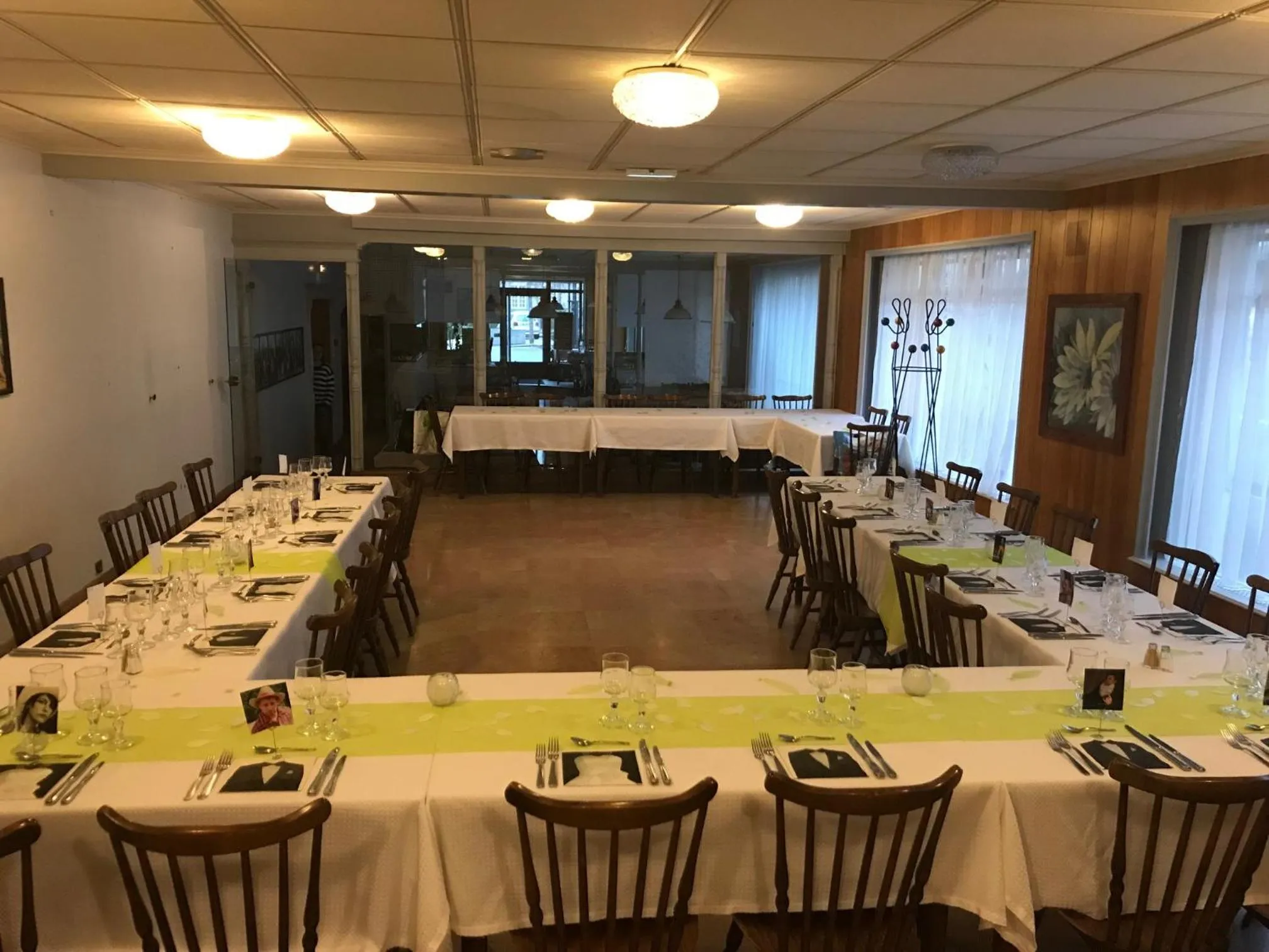 Restaurant/places to eat in Le Relais De La Place