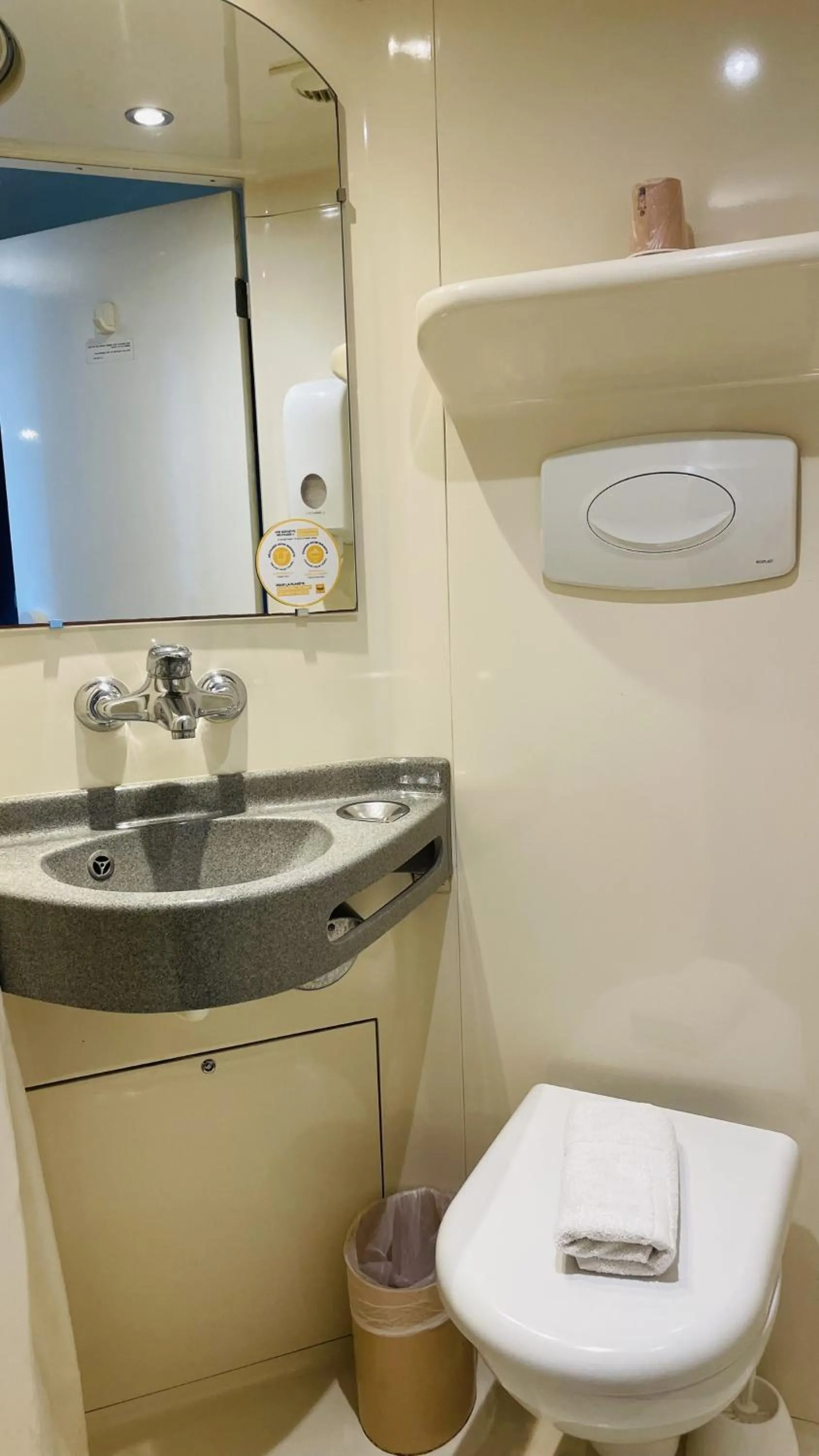 Bathroom in Premiere Classe Niort Est - Chauray