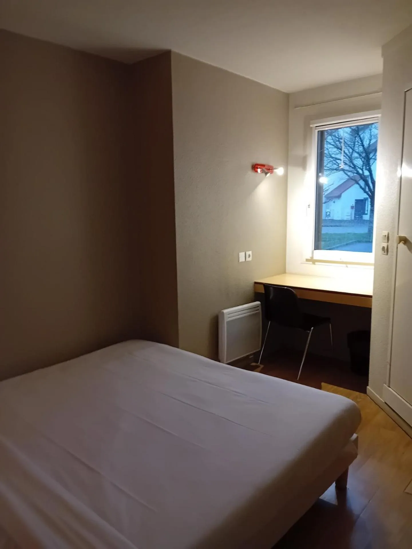 Bedroom, Bed in Premiere Classe Niort Est - Chauray
