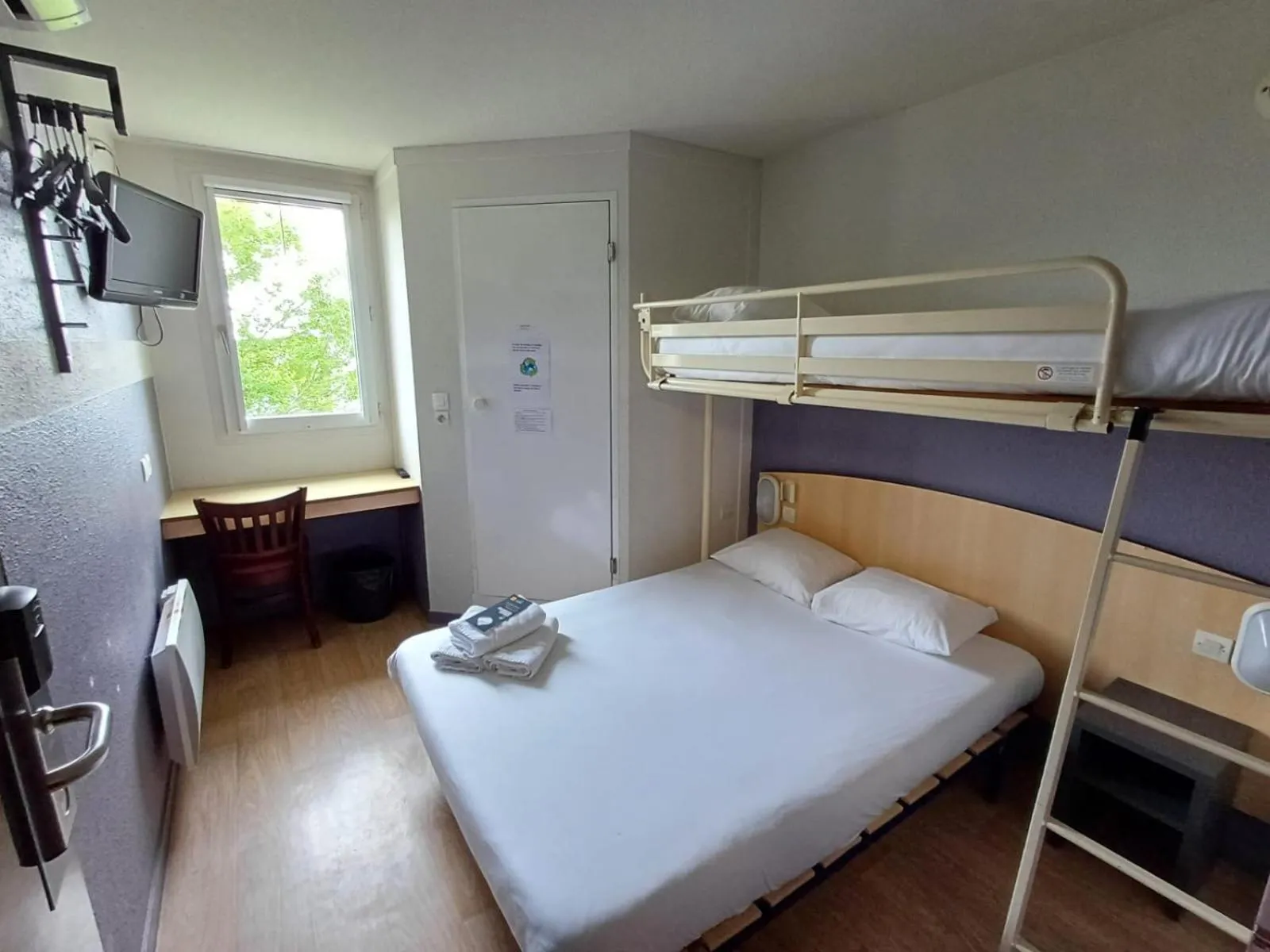 Bedroom, Bed in Premiere Classe Niort Est - Chauray