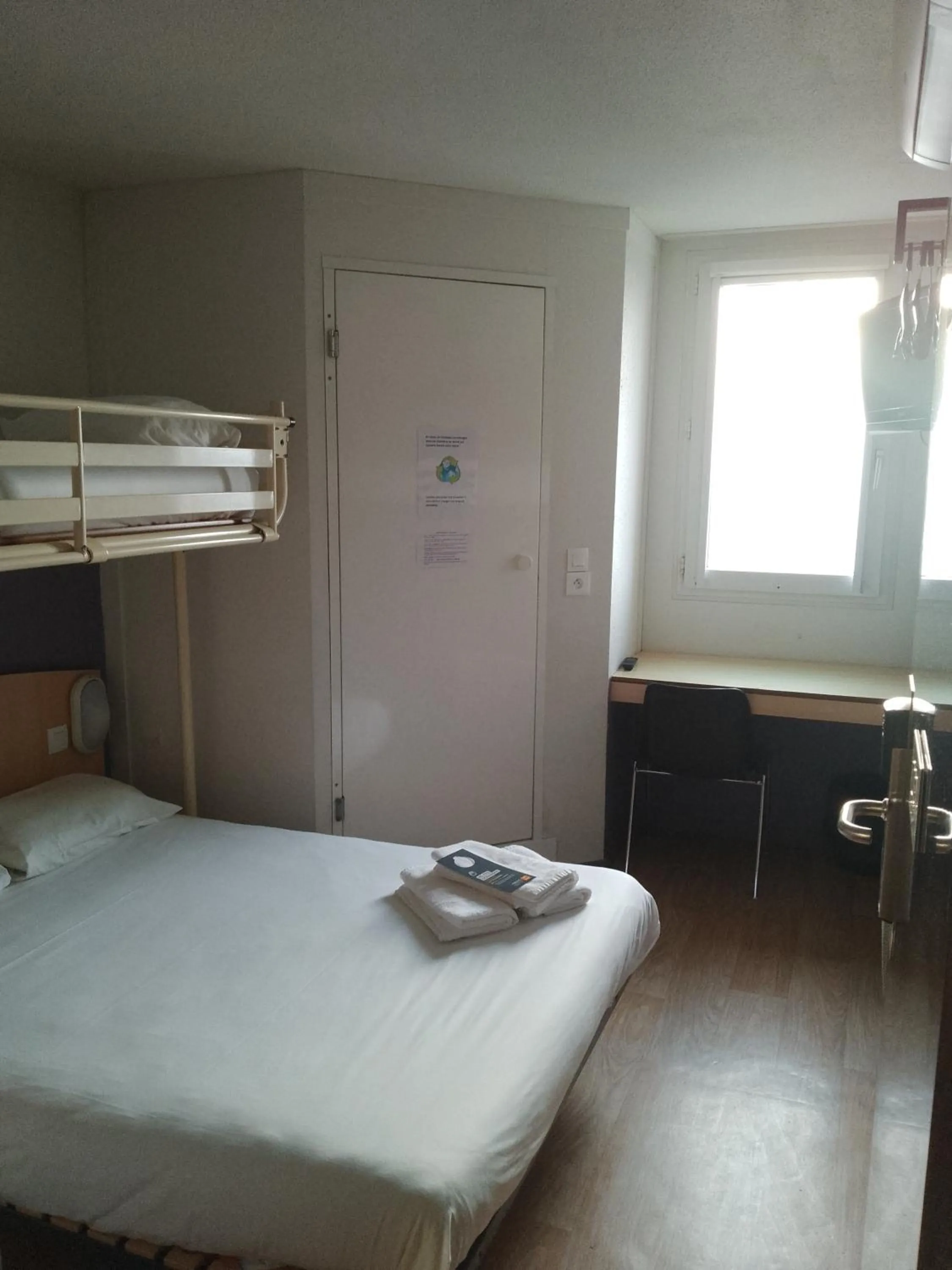 Bedroom, Bed in Premiere Classe Niort Est - Chauray